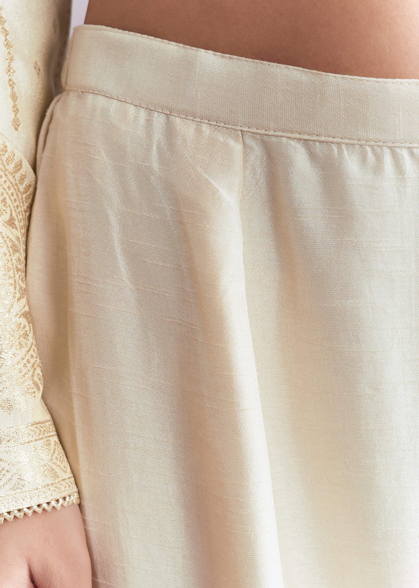 Cream Tissue Kurta Set With Embroidery And Two Tone Dupatta - Image 6