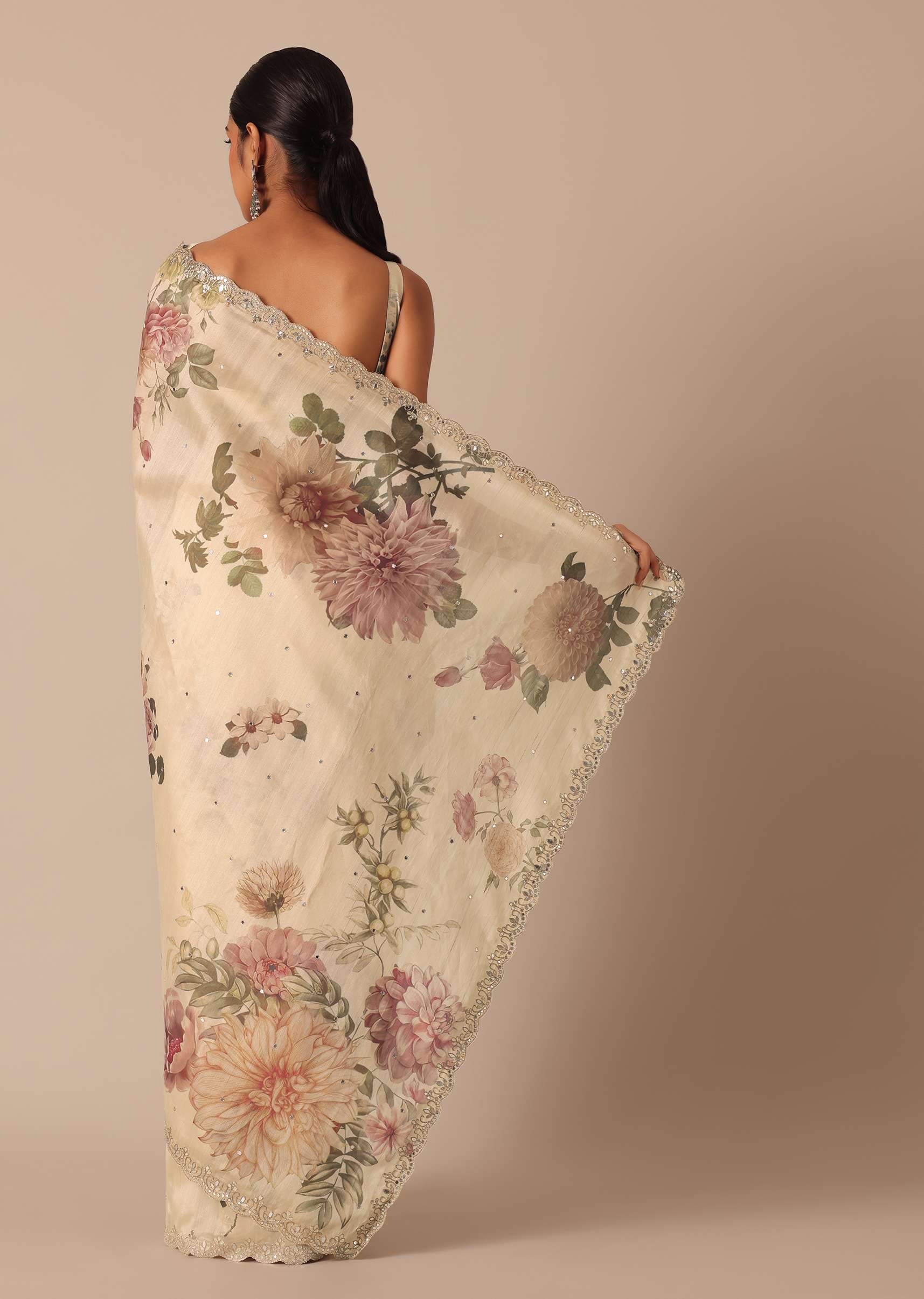 Cream Tussar Saree With Scallop Border And Unstitched Blouse Piece - Image 4