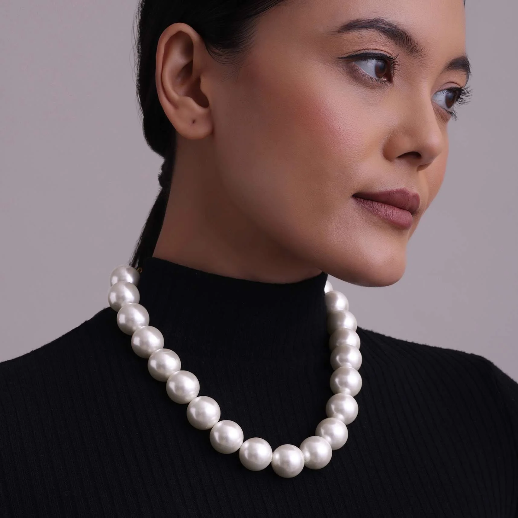 Daisy White Pearl String Necklace - Image 2