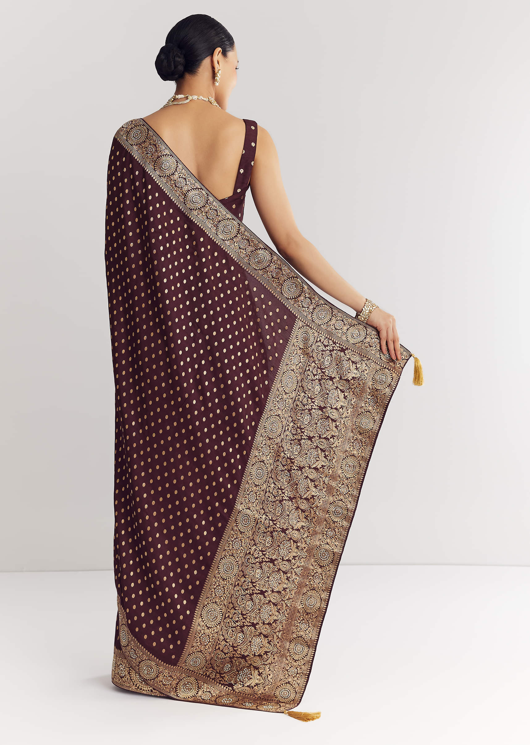 Dark Brown Dola Silk Saree With Floral And Butti Work - Image 5