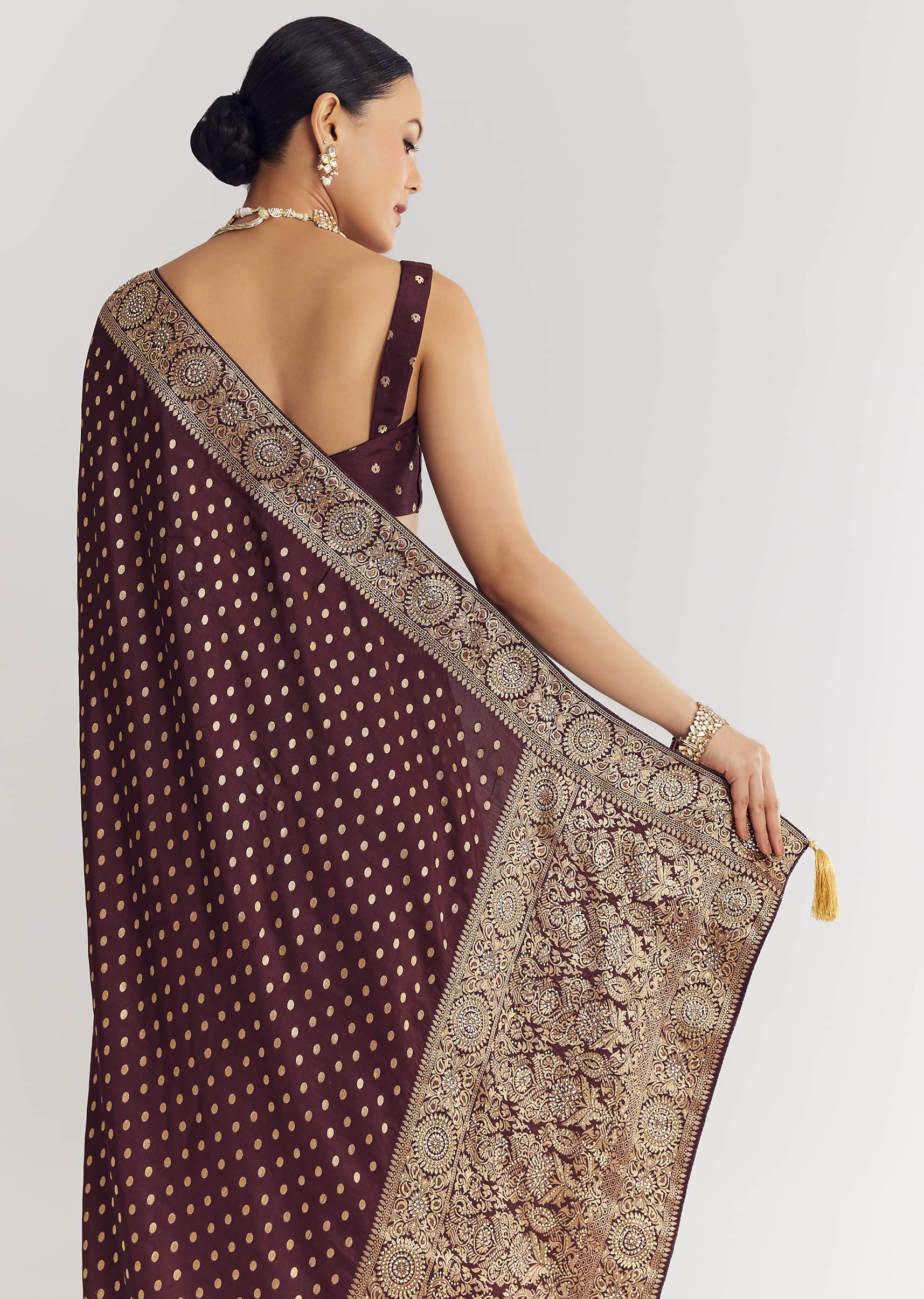 Dark Brown Dola Silk Saree With Floral And Butti Work - Image 6