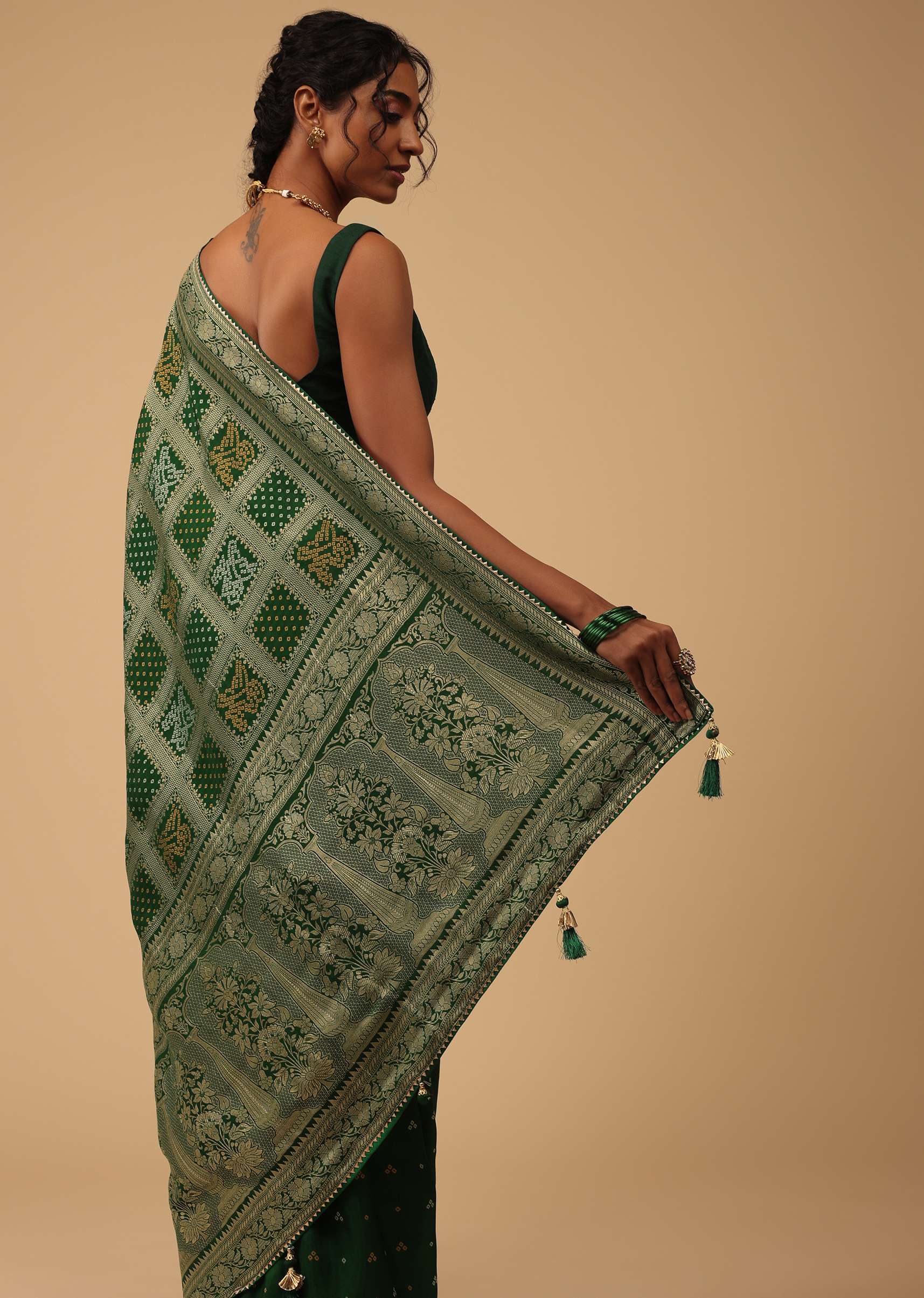 Deep Green Dola Silk Banarasi Saree With Bandhani Waeve - Image 3