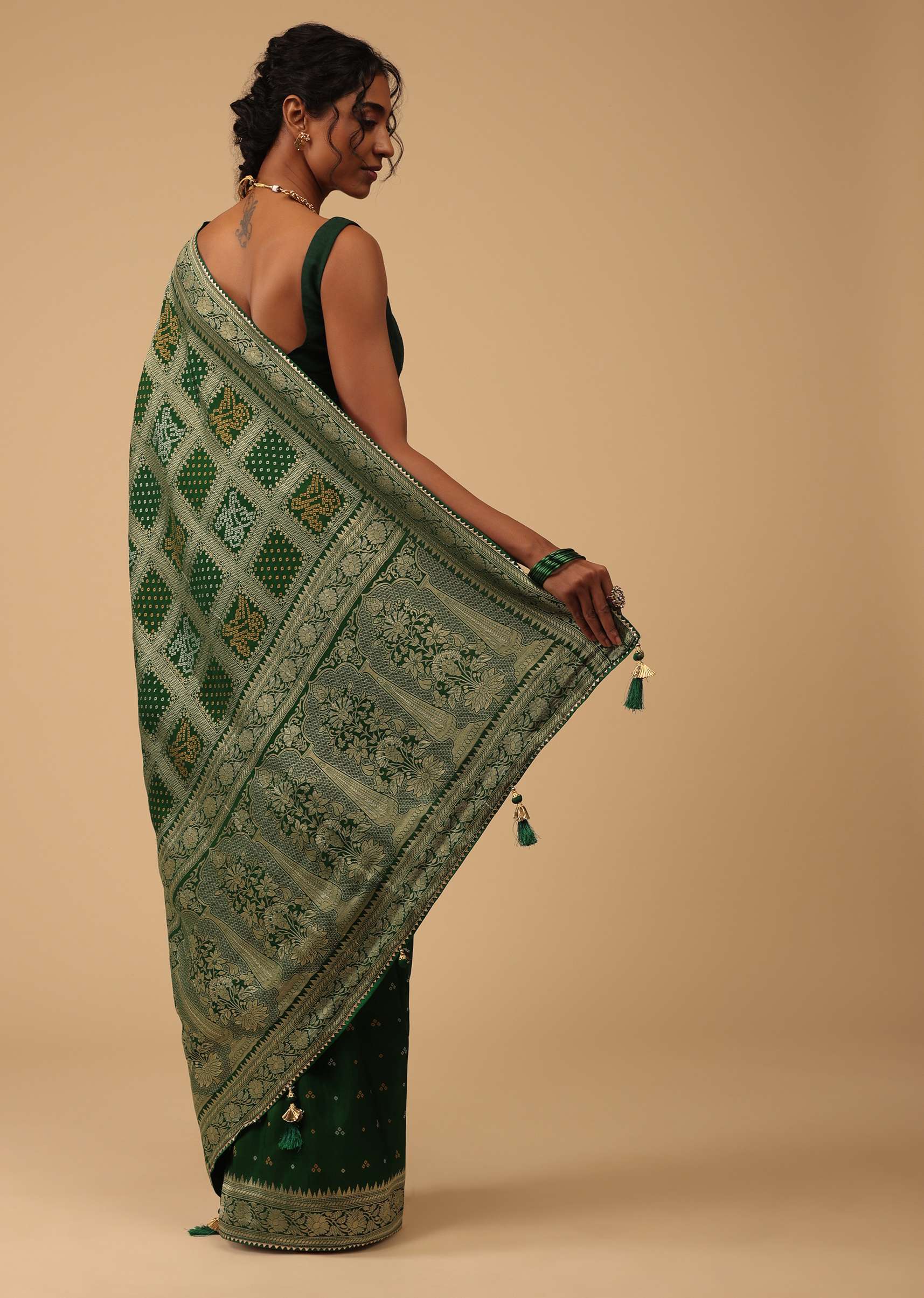 Deep Green Dola Silk Banarasi Saree With Bandhani Waeve - Image 5