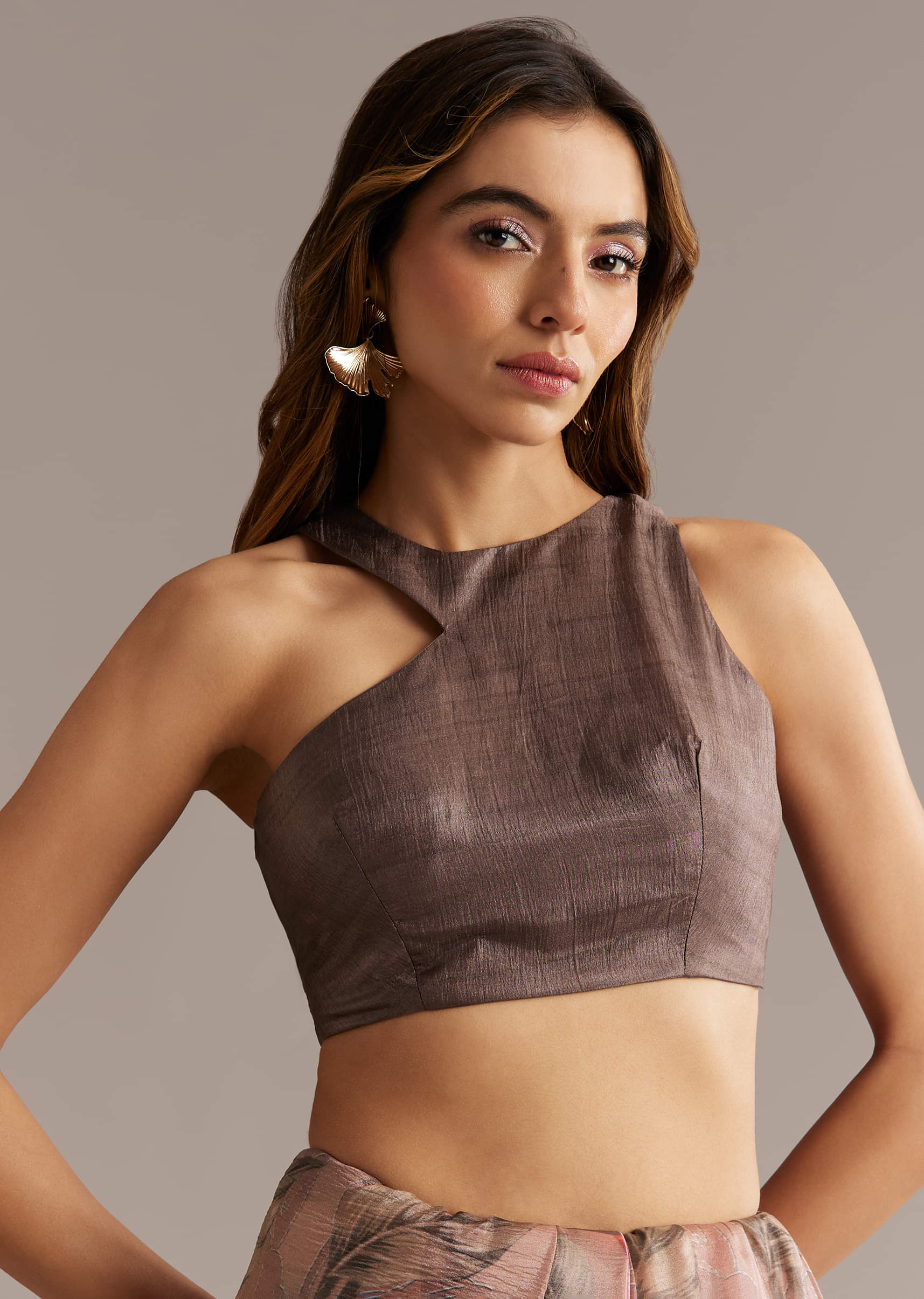 Dusky Peach Crush Tissue Saree With Floral Print And Zari Embroidery - Image 6