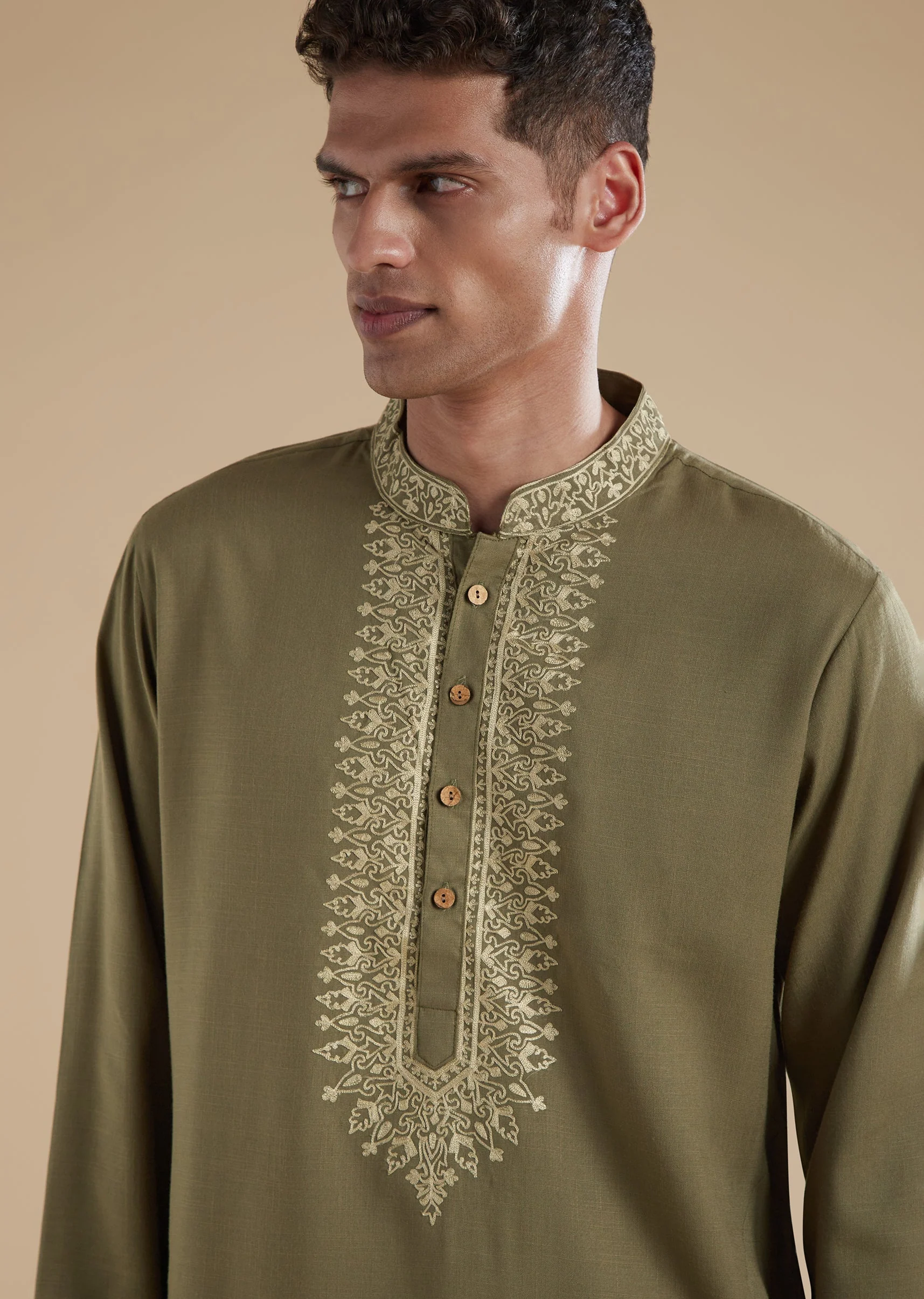 Emerald Green Kurta Set With Resham Thread Work - Image 2