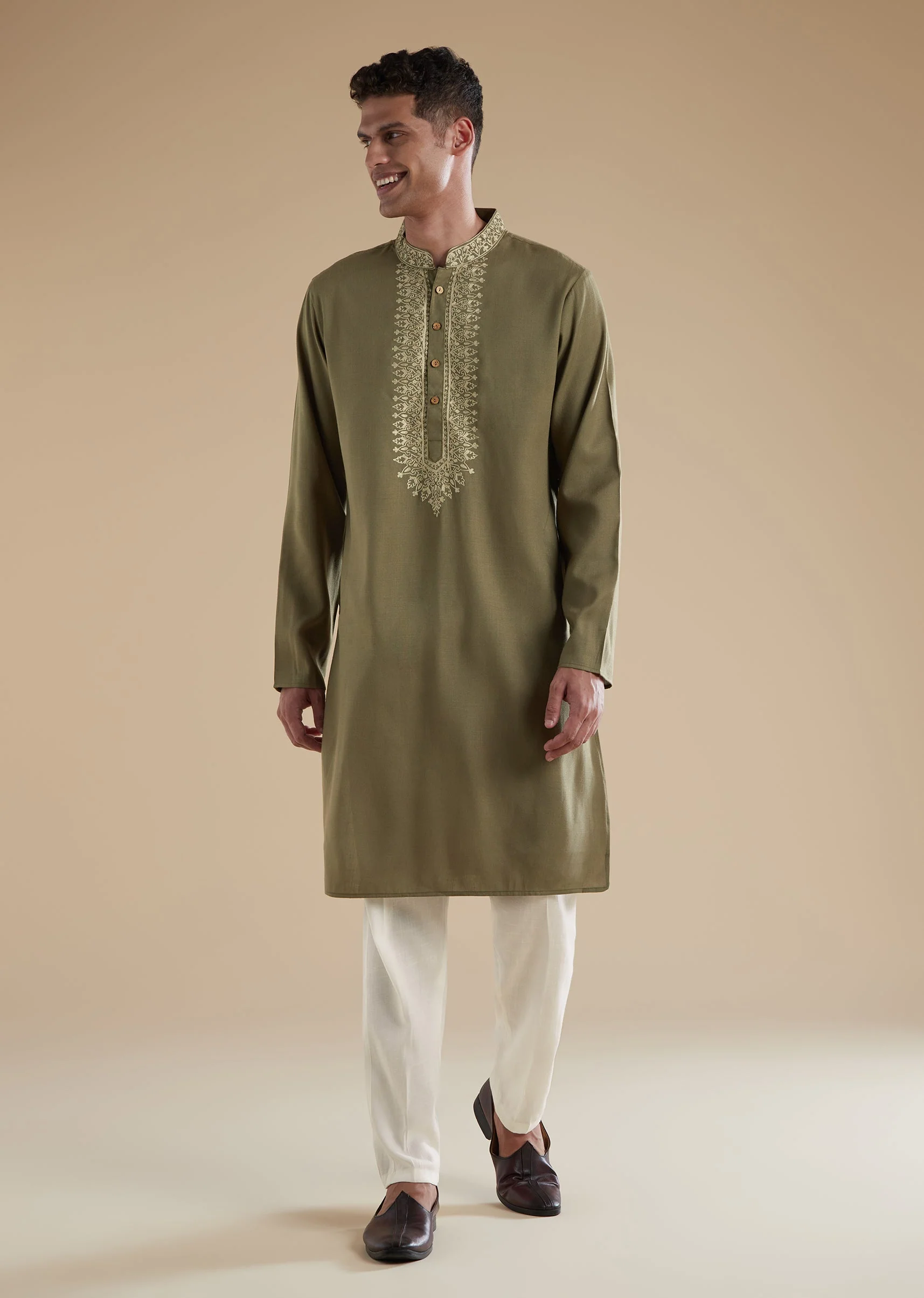 Emerald Green Kurta Set With Resham Thread Work - Image 3