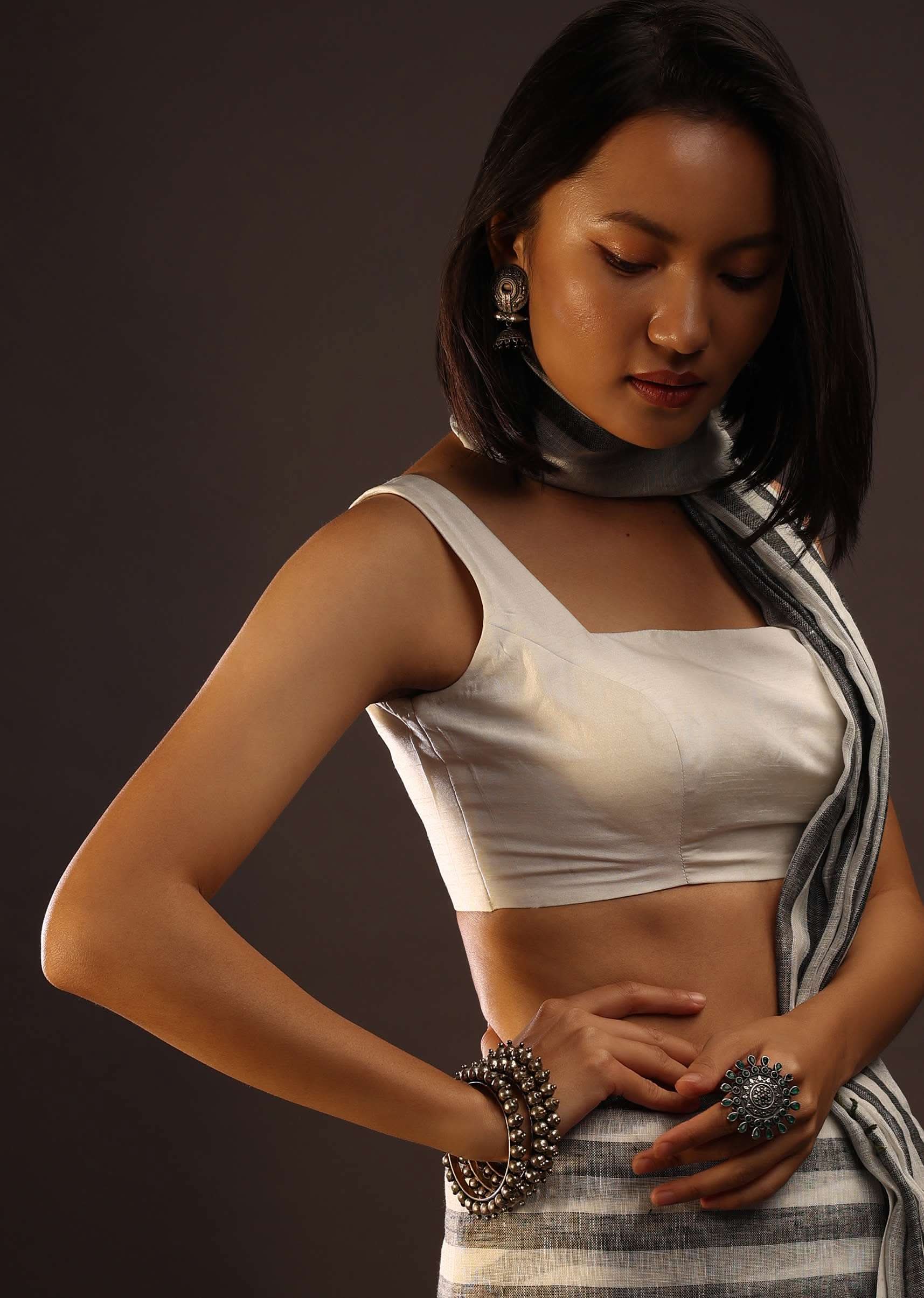Erget White Sleeveless Blouse With A Square Neckline - Image 3