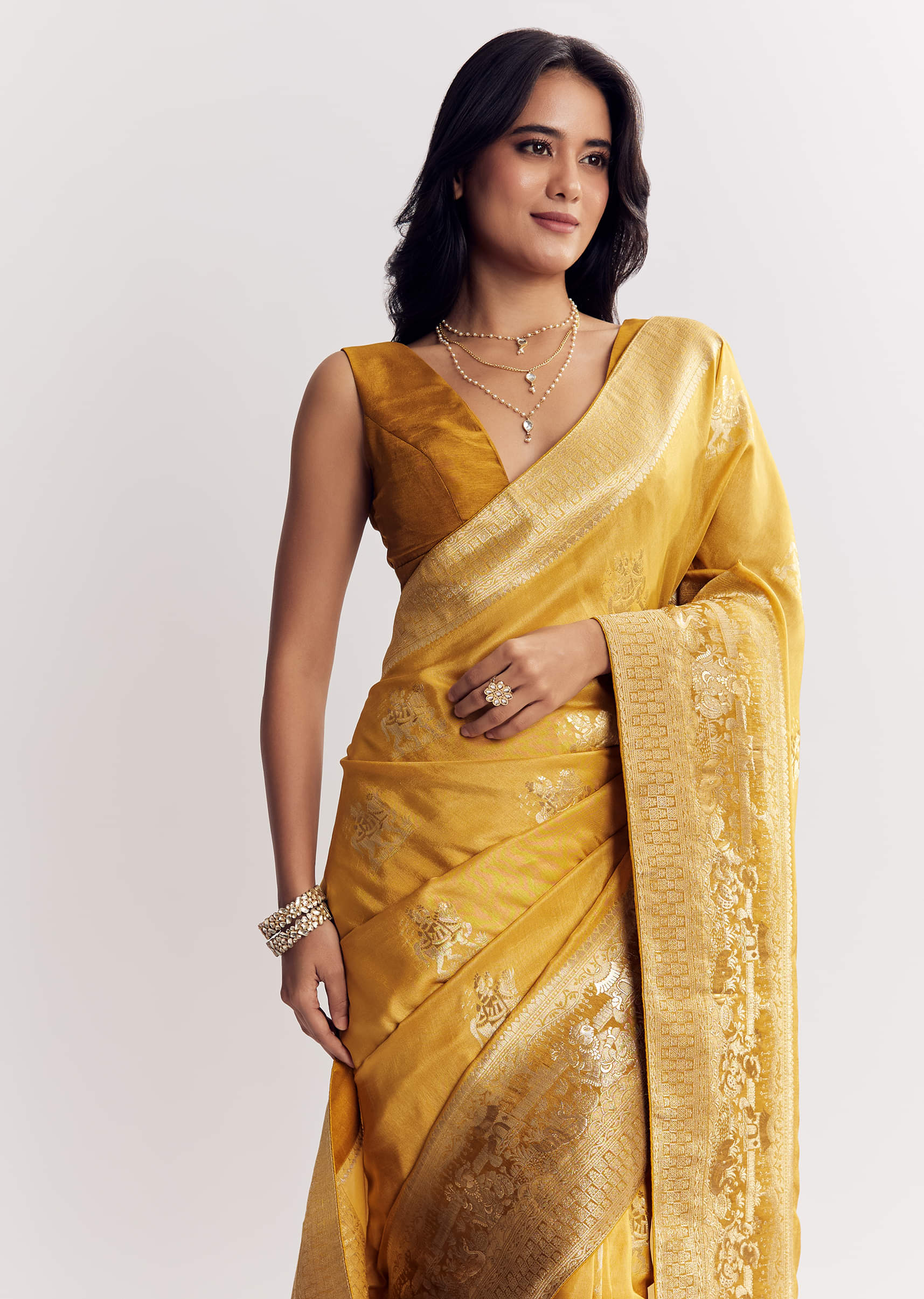 Georgette Saree With All Over Butti Woven Design - Image 2