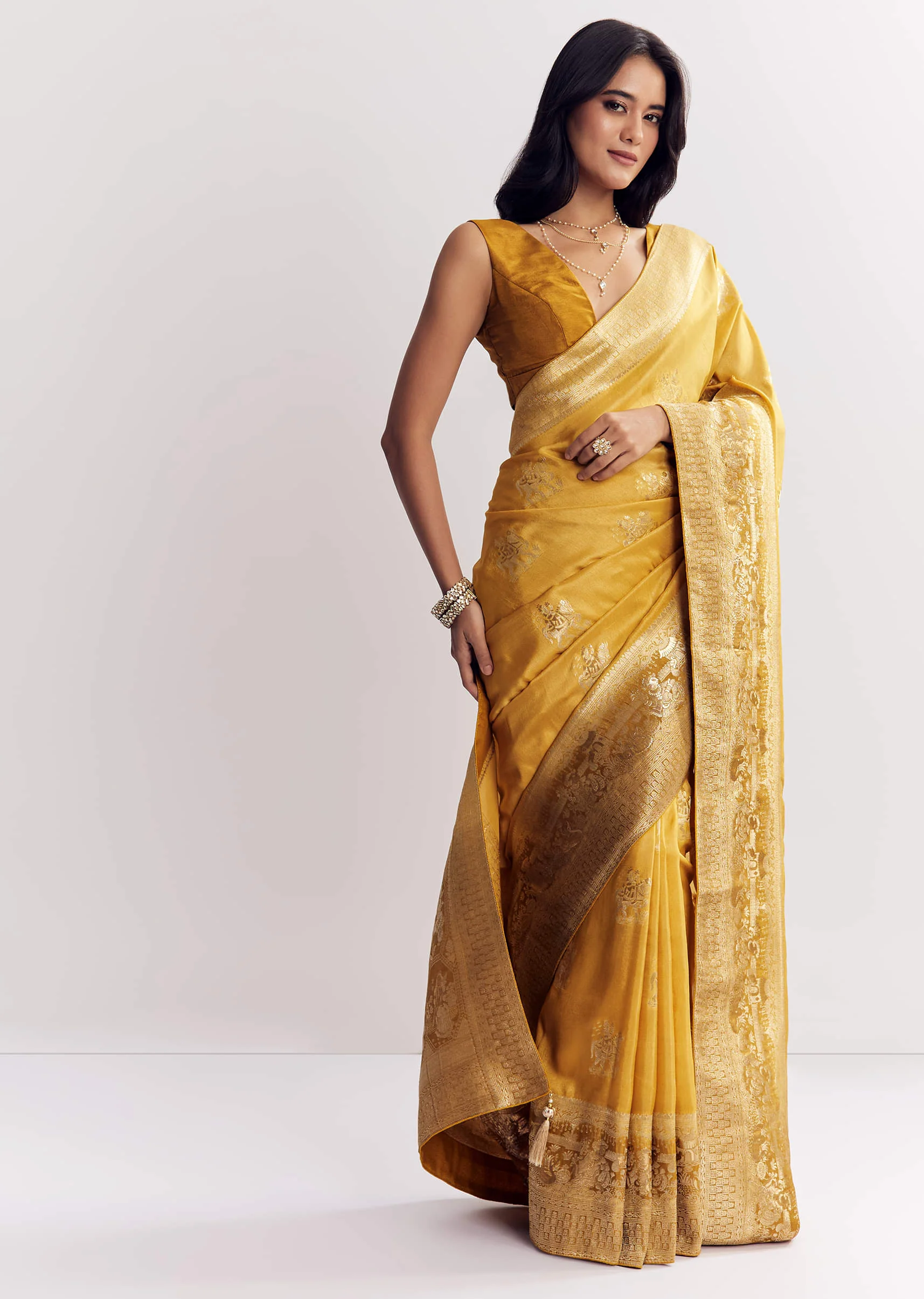 Georgette Saree With All Over Butti Woven Design - Image 3