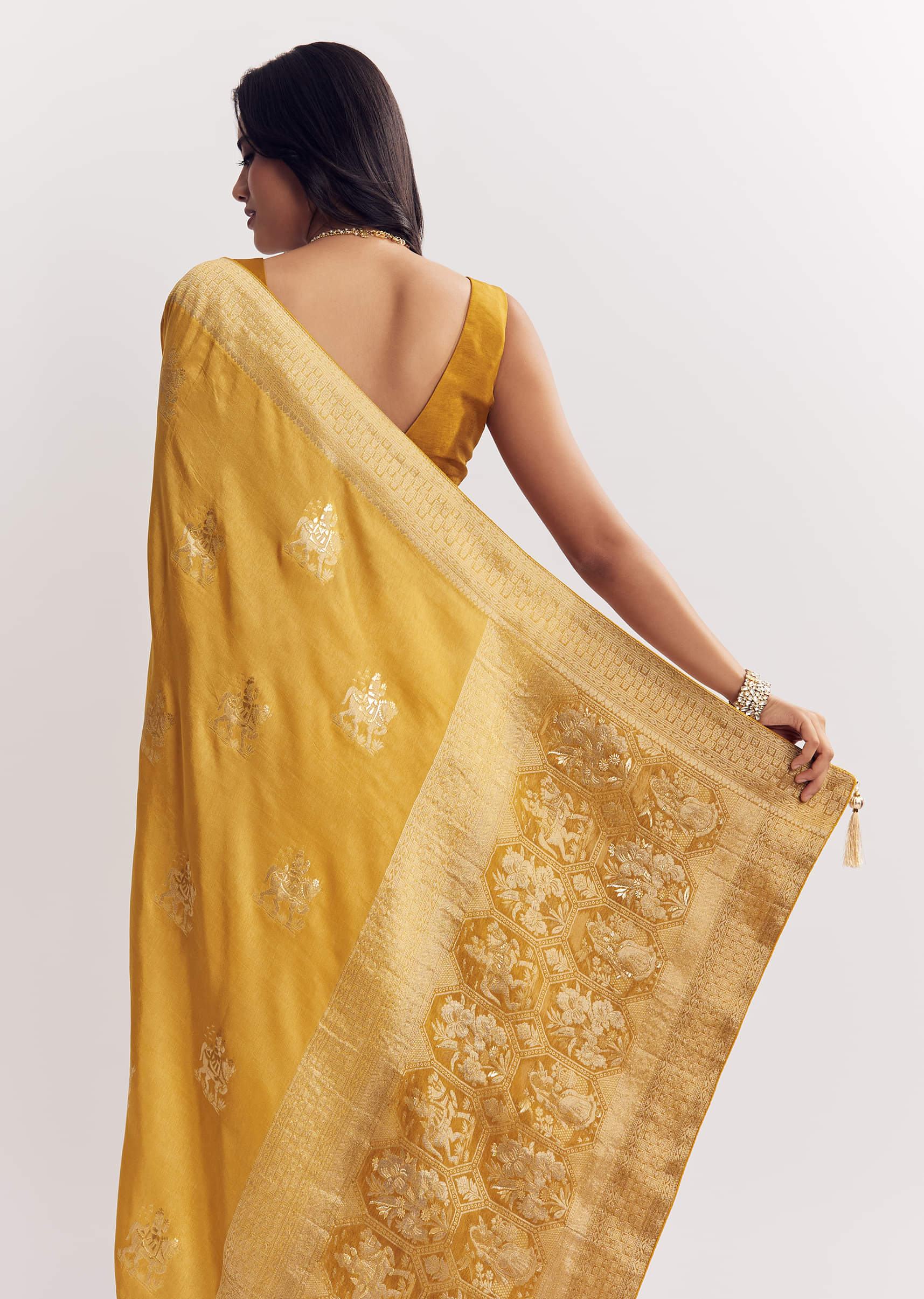 Georgette Saree With All Over Butti Woven Design - Image 6