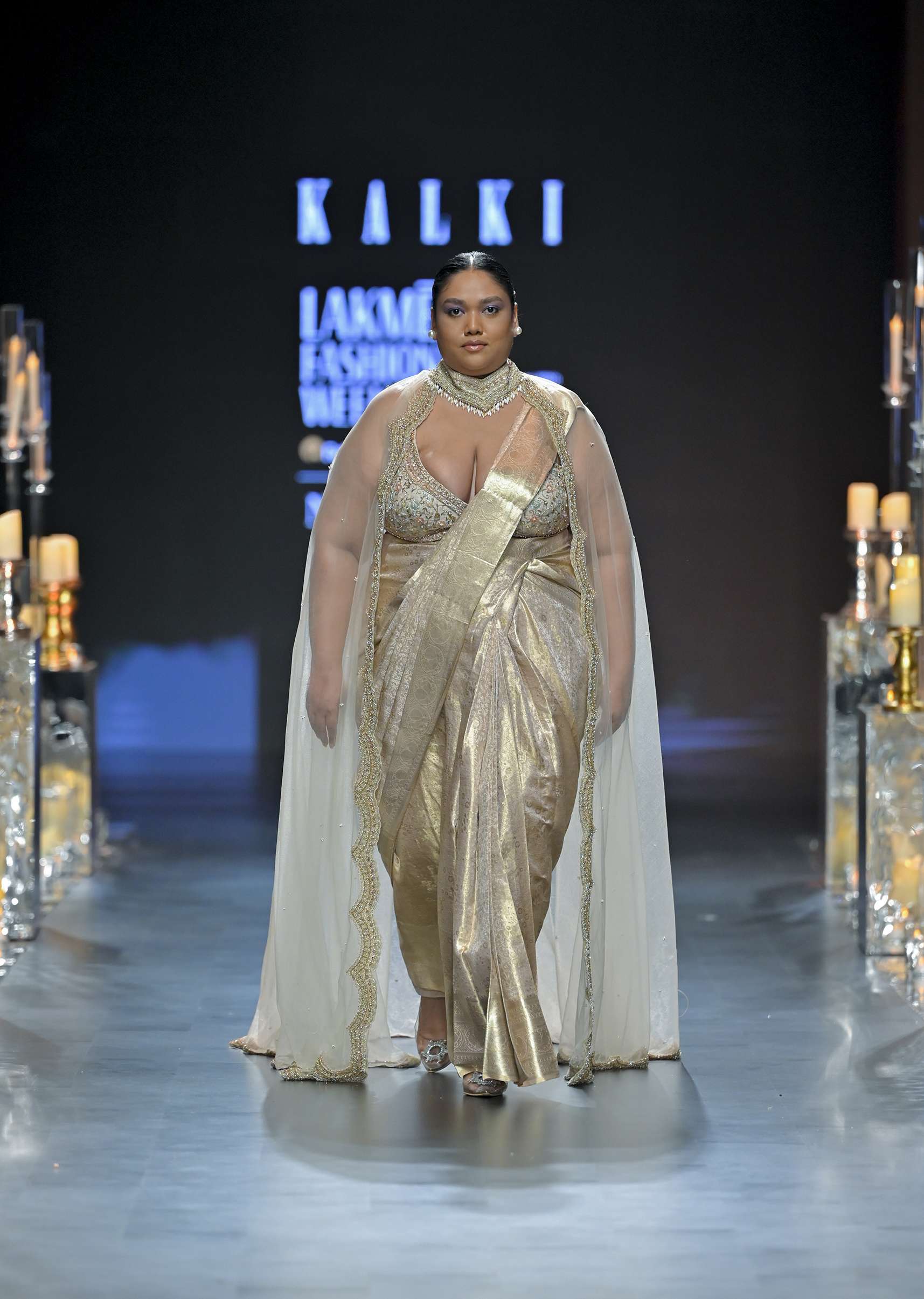 Gold Banarasi Silk Saree With Blouse - Image 3
