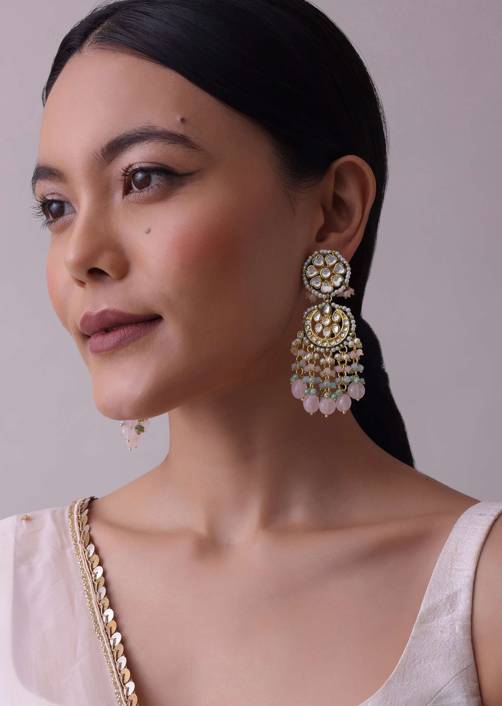 Gold-Finish Kundan Choker Necklace Set With Intricate Work In Mix Metal - Image 3