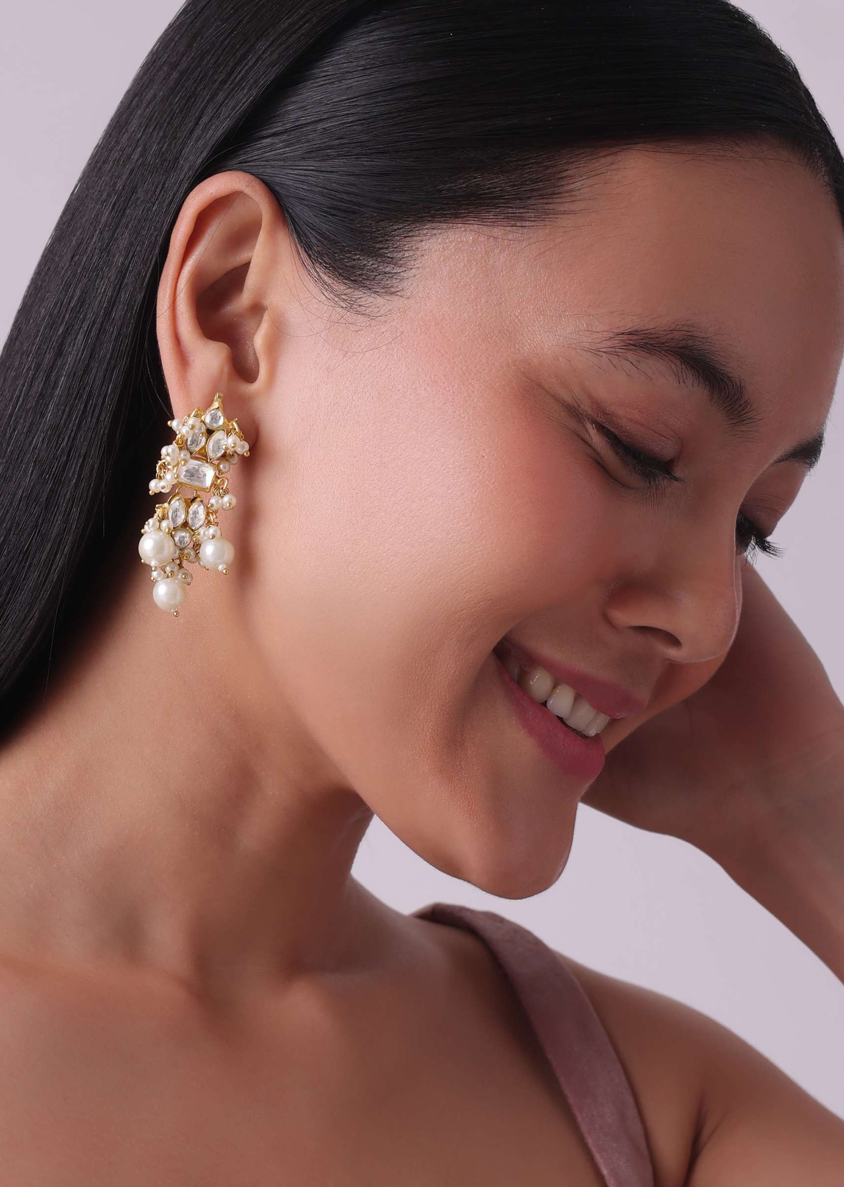 Gold Finish Kundan Polki White Necklace Set With Beads, Stones, And Pearls - Image 4