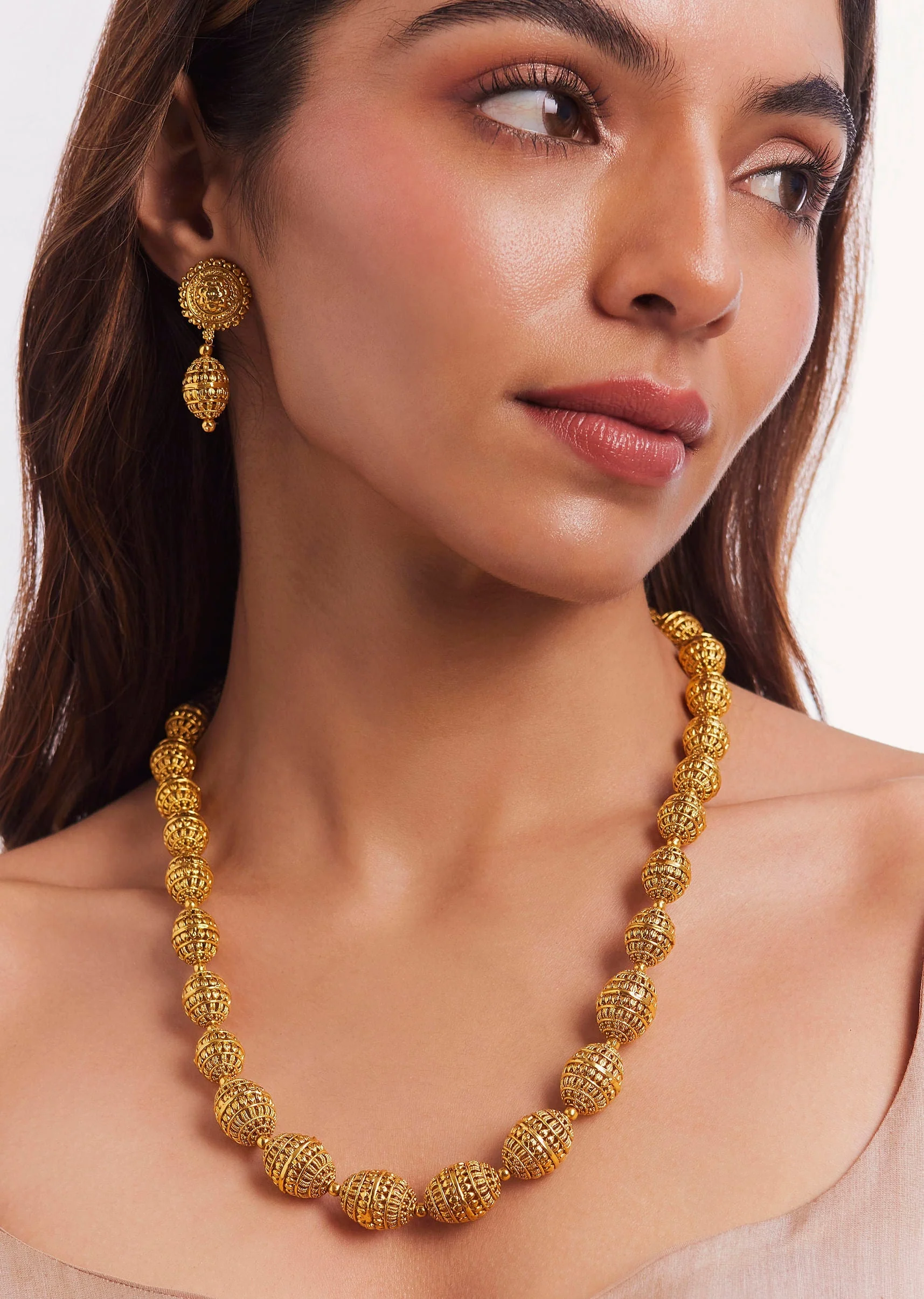 Gold Finish Necklace Set In Mix Metal