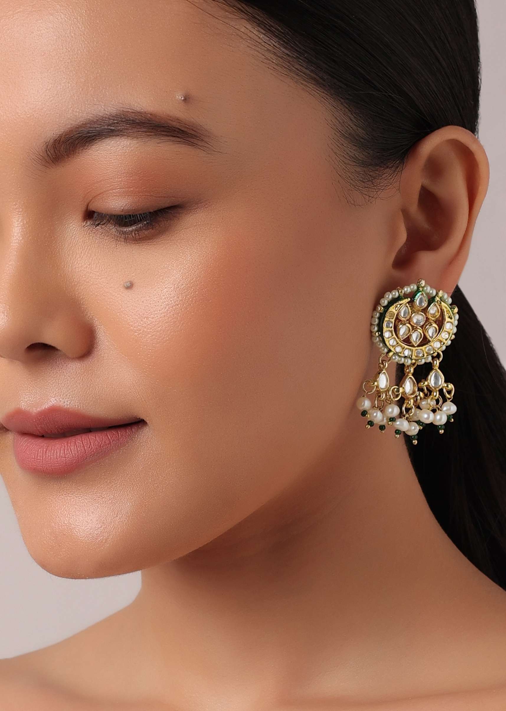 Gold Finish Pendant Choker Set With Bead Drops And Studded Kundan - Image 3
