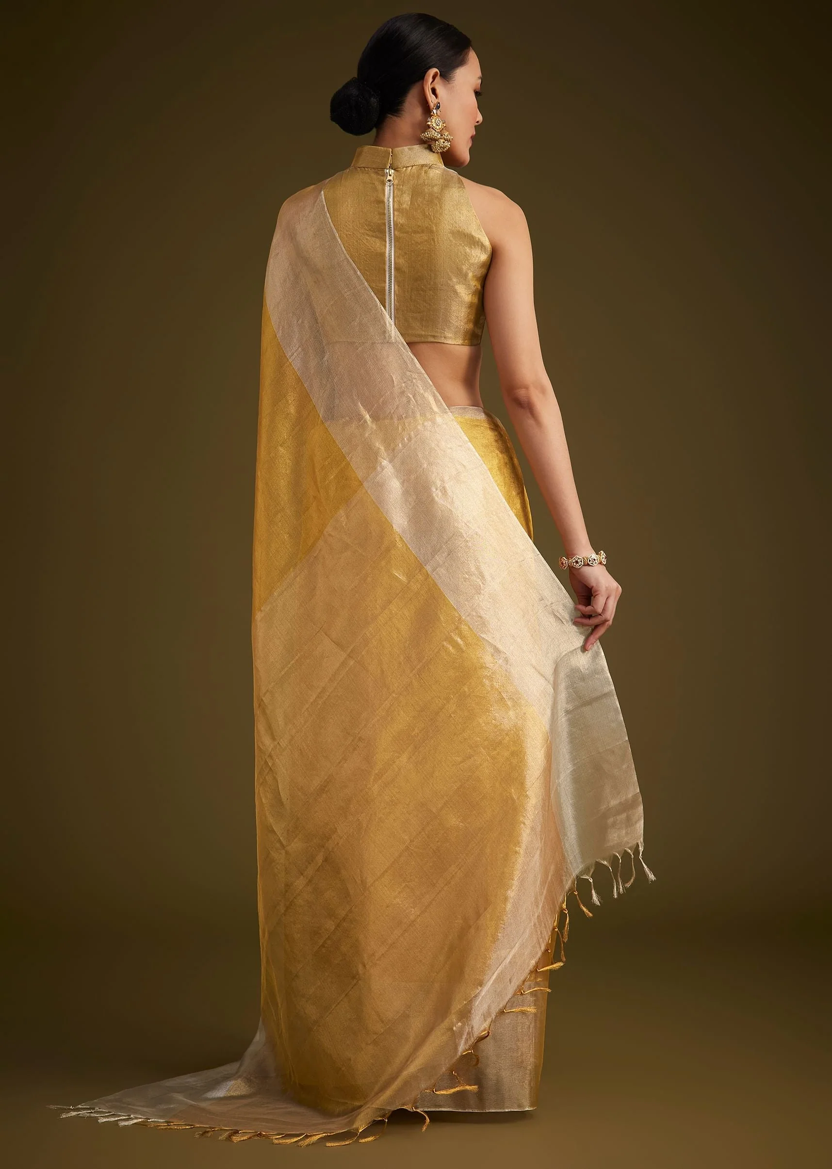 Gold Kanjivaram Silk Saree With Contrast Border And Pallu - Image 7