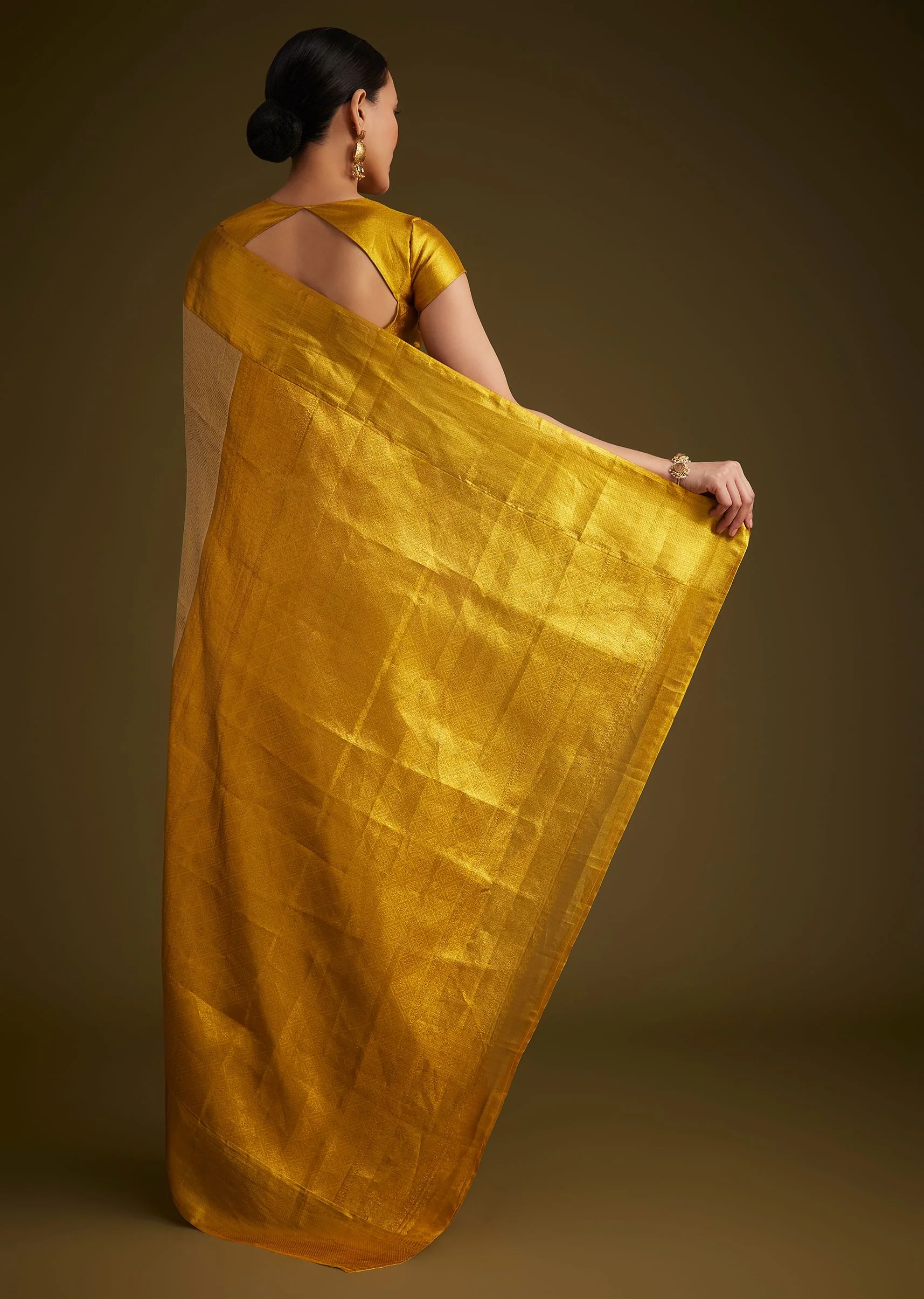 Gold Kanjivaram Silk Saree With Golden Zari Detailing - Image 5