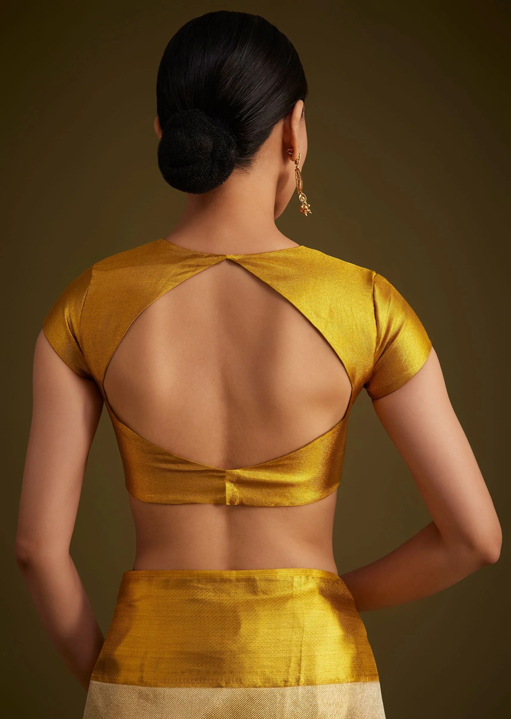 Gold Kanjivaram Silk Saree With Golden Zari Detailing - Image 9