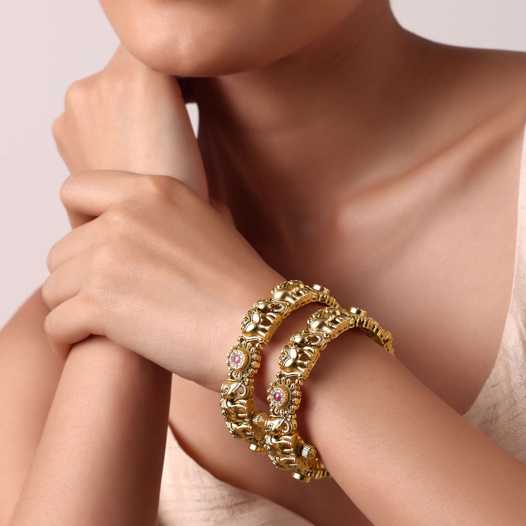 Gold Kundan Temple Bangle (Set of 2) - Image 5