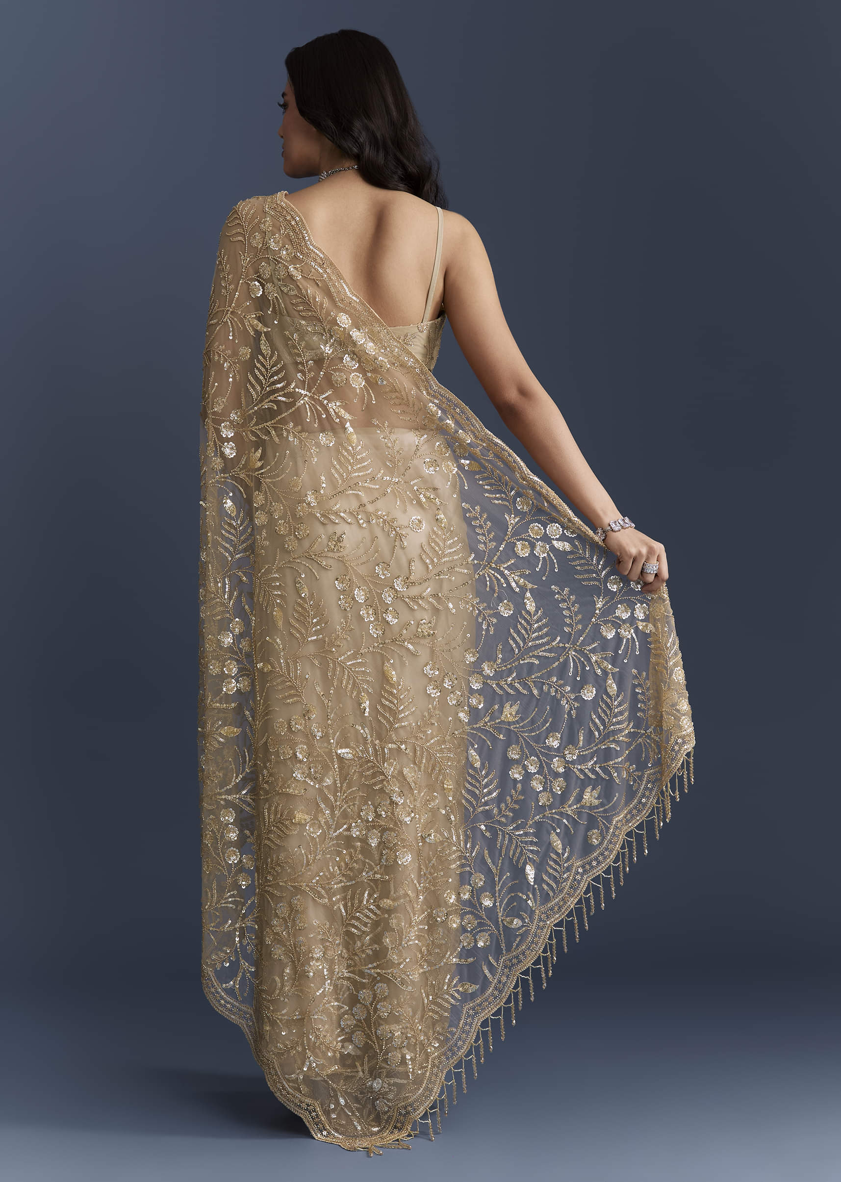Gold Net Saree With Floral Sequins Work - Image 4