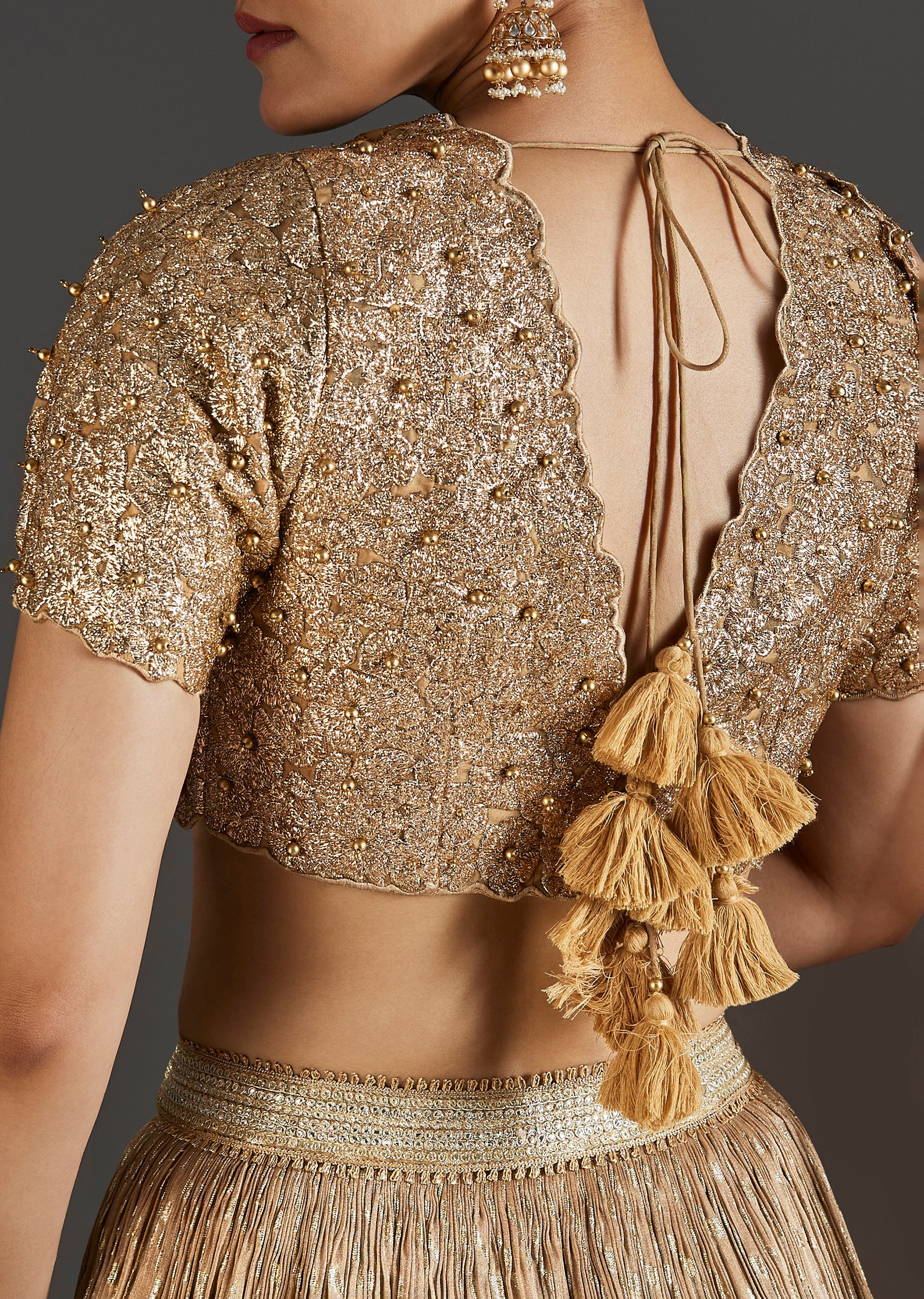 Gold Shine With Regal Charm - Image 6