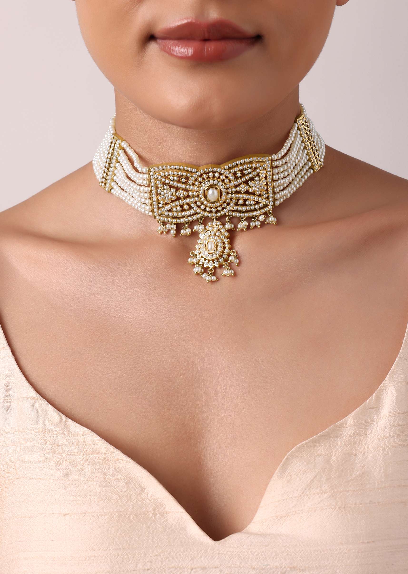 Gold Tone Kundan Choker Set With Geometric Pendant - Image 5