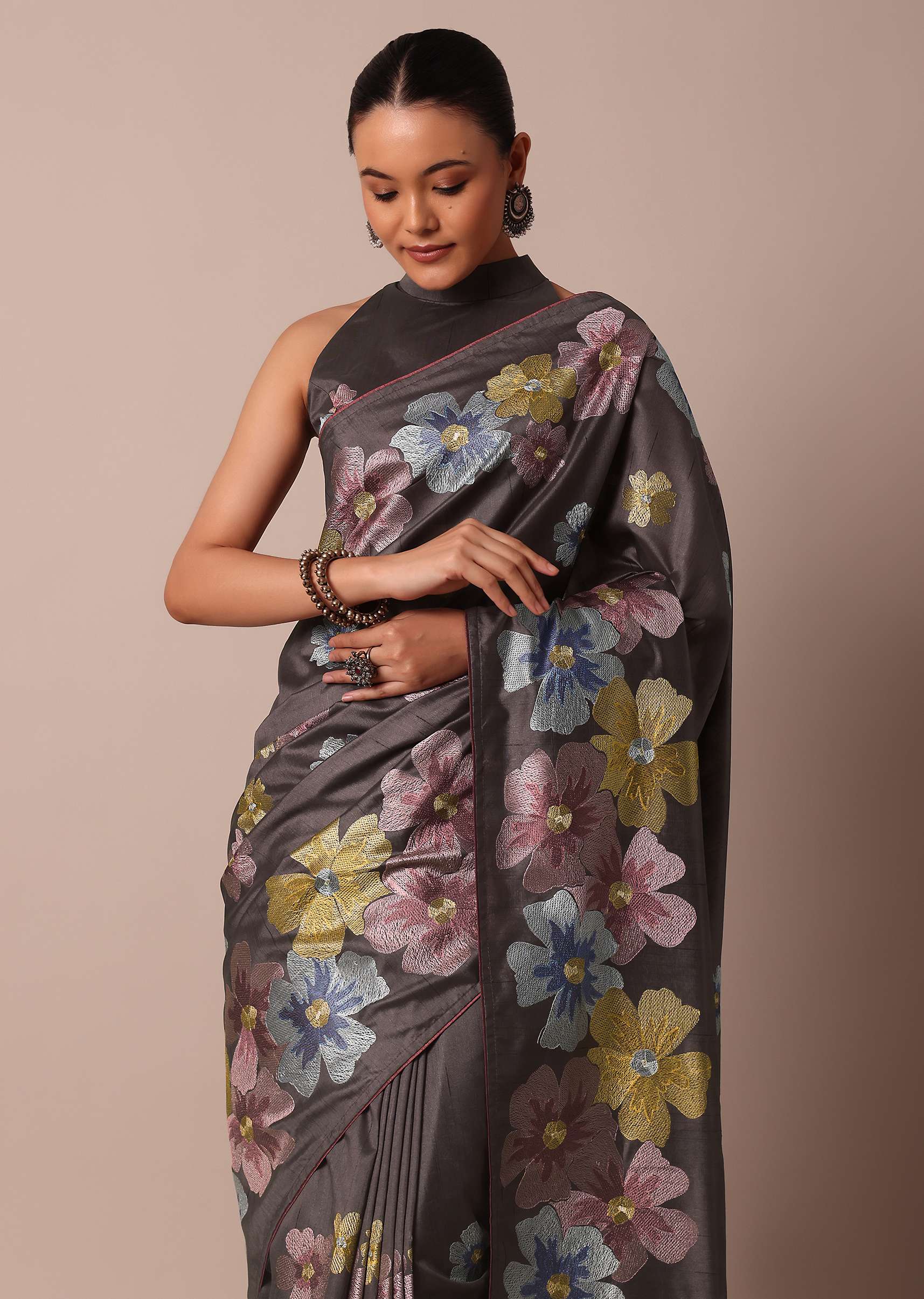 Graceful Grey Saree With Exquisite Thread Resham Work - Image 2