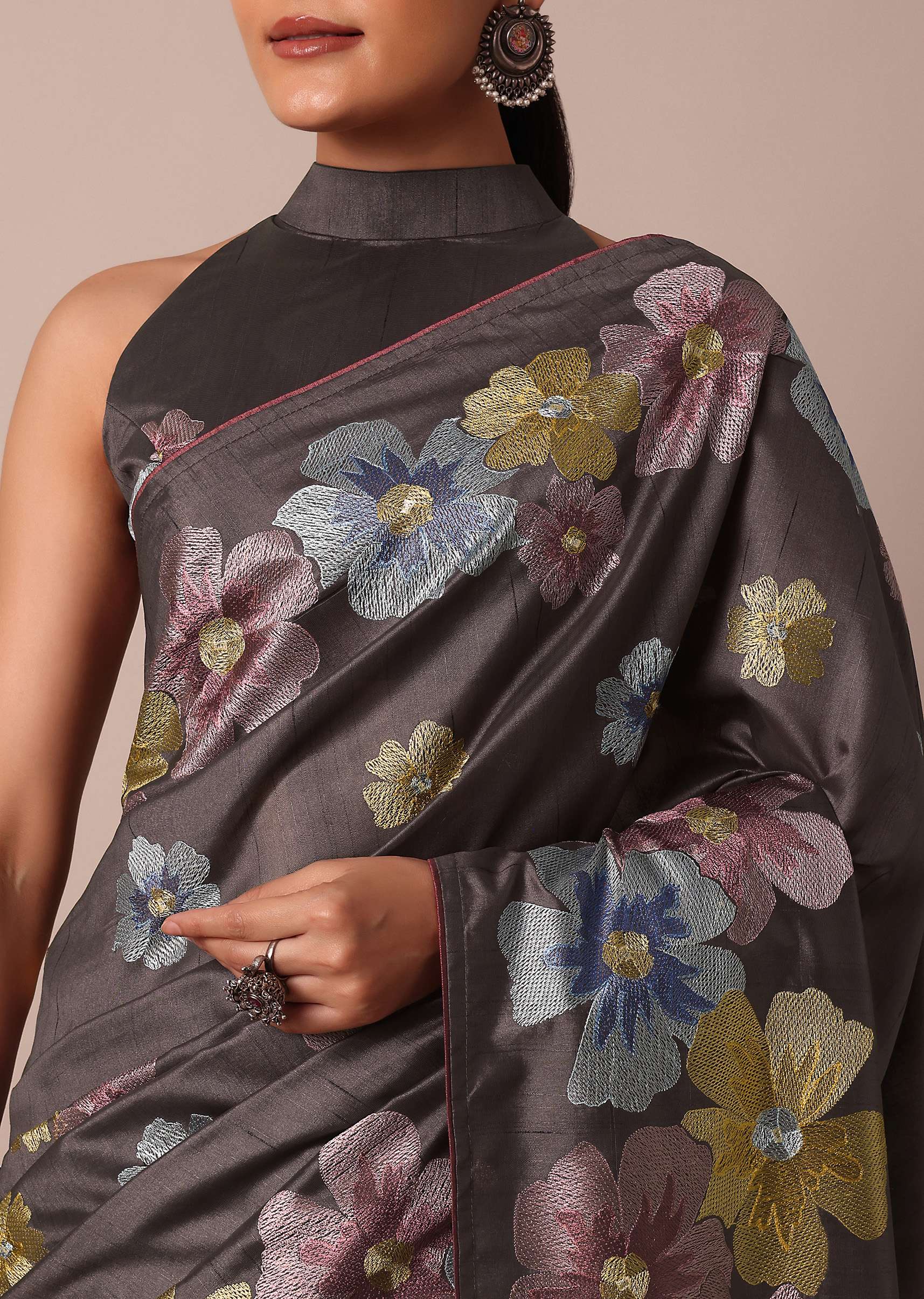 Graceful Grey Saree With Exquisite Thread Resham Work - Image 5