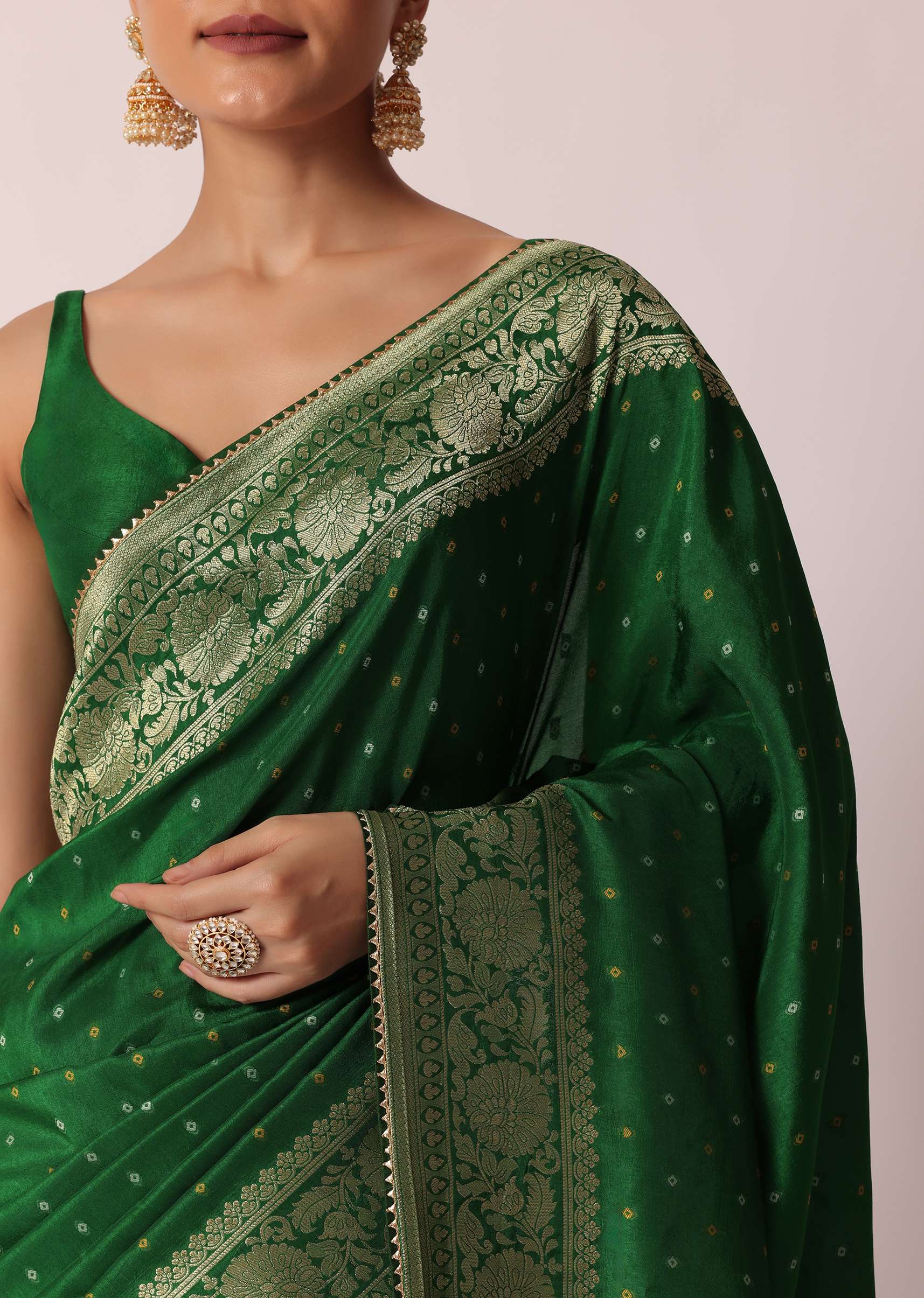 Green Bandhani Silk Saree With Woven Motif And Unstitched Blouse Piece - Image 5