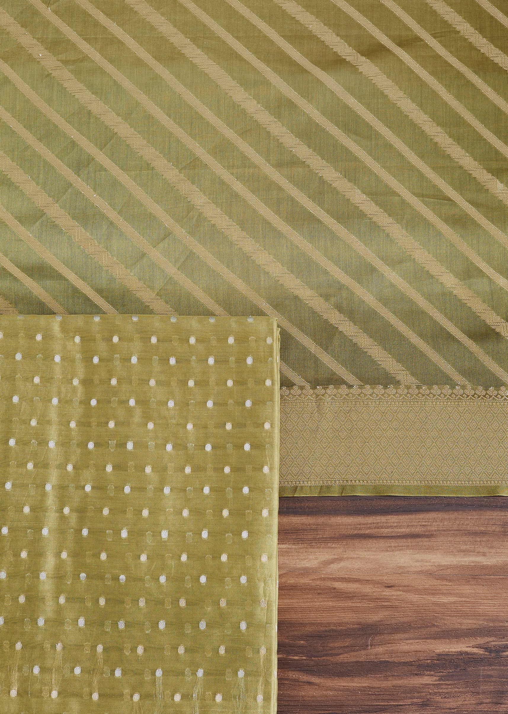 Green Chanderi Unstitched Suit With Dupatta - Image 4