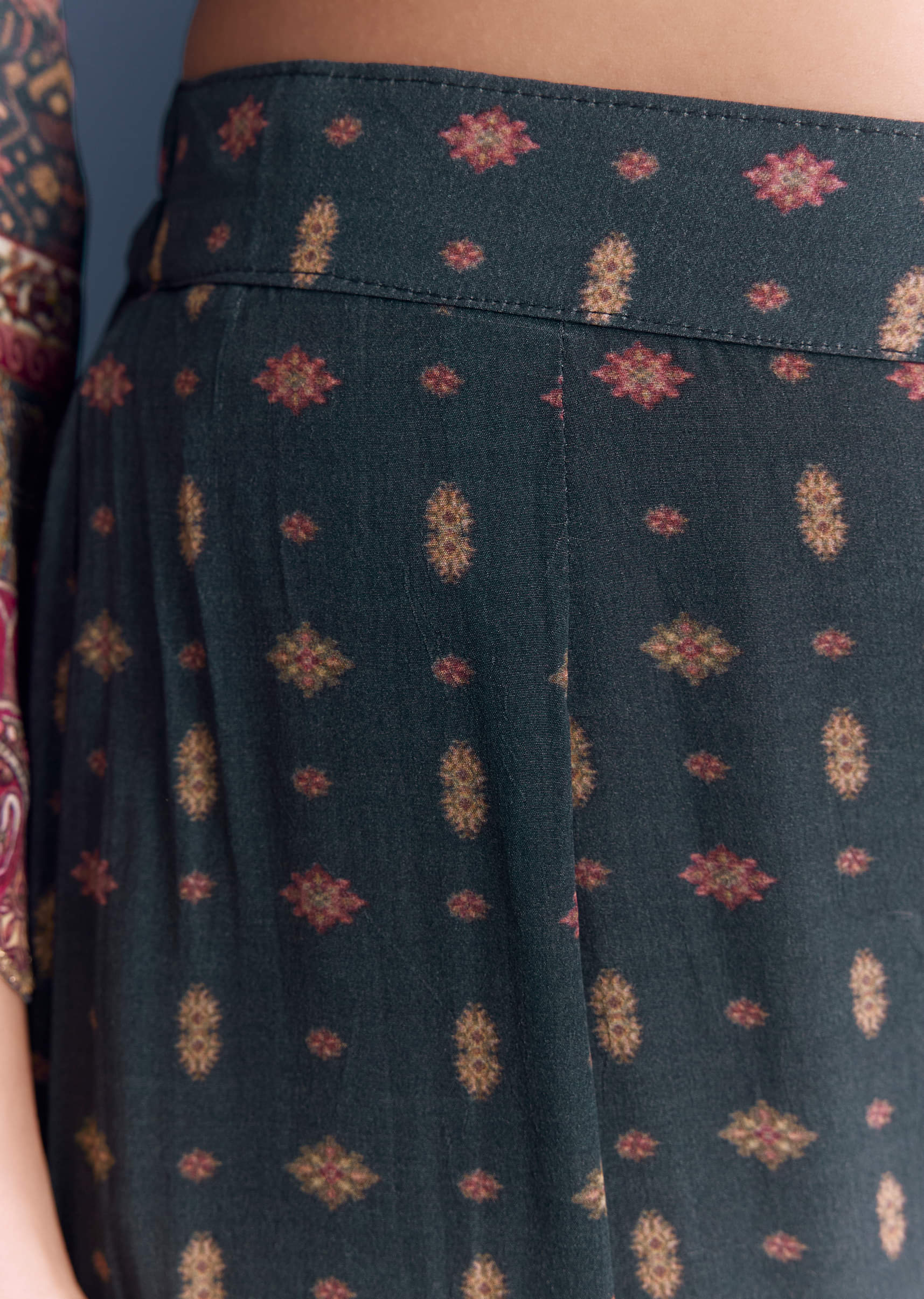 Green Crepe Kurta Set Fresh With Indie Print And Zari Work - Image 6