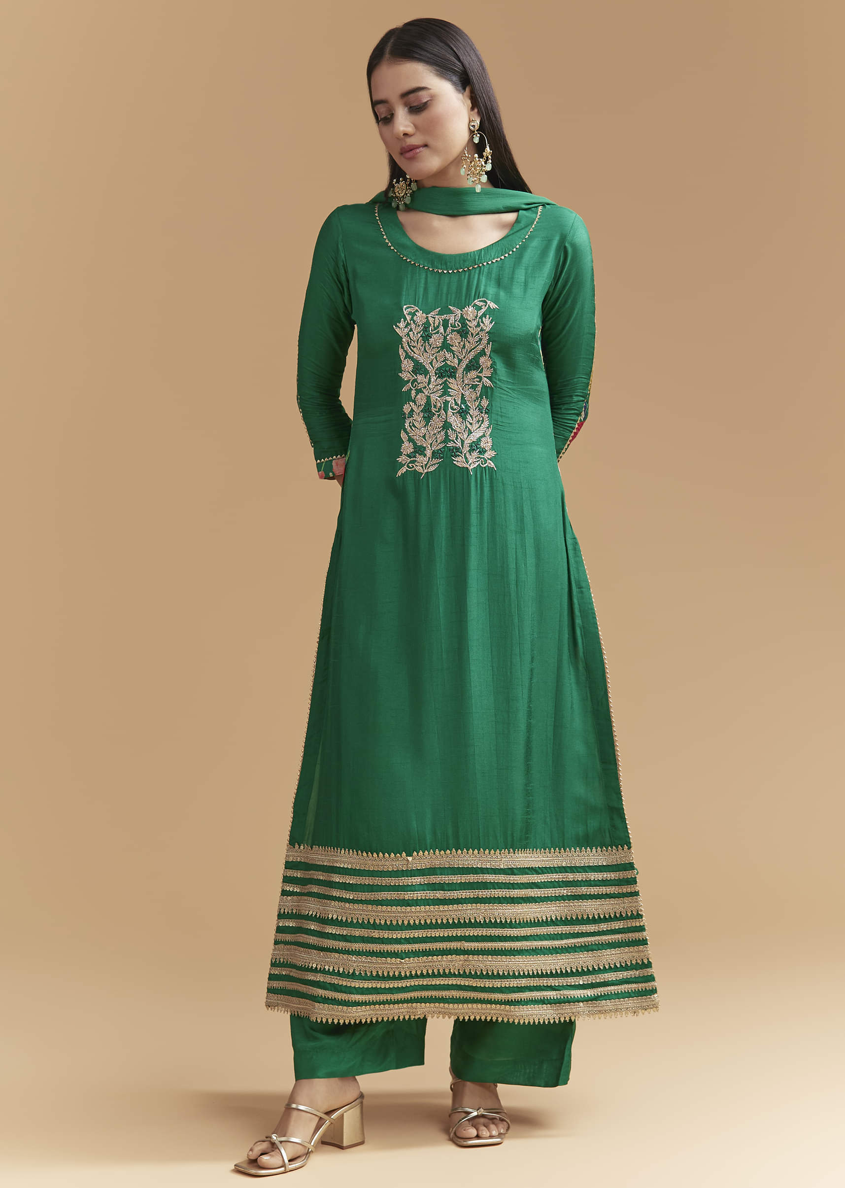 Green Dola Silk Kurta Set With Gota Work And Floral Print - Image 3