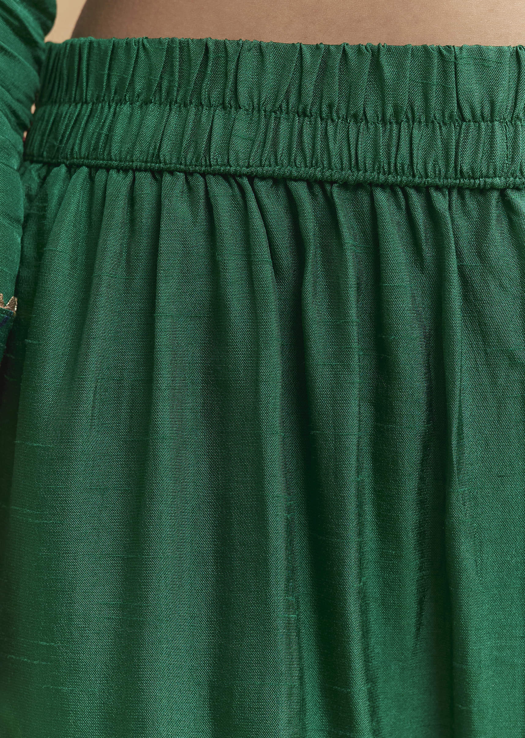 Green Dola Silk Kurta Set With Gota Work And Floral Print - Image 6