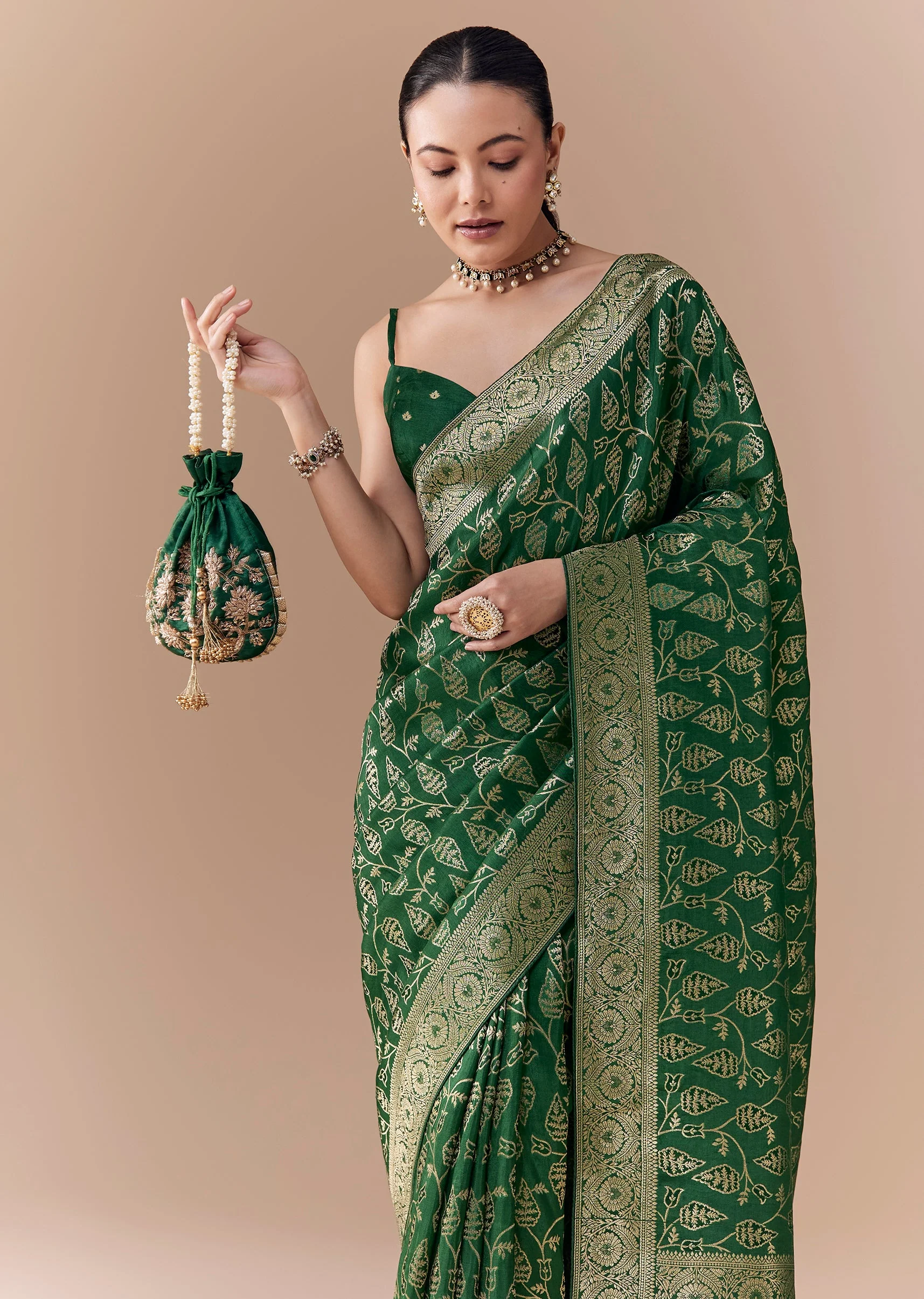 Green Dola Silk Woven Saree with Blouse Fabric - Image 5