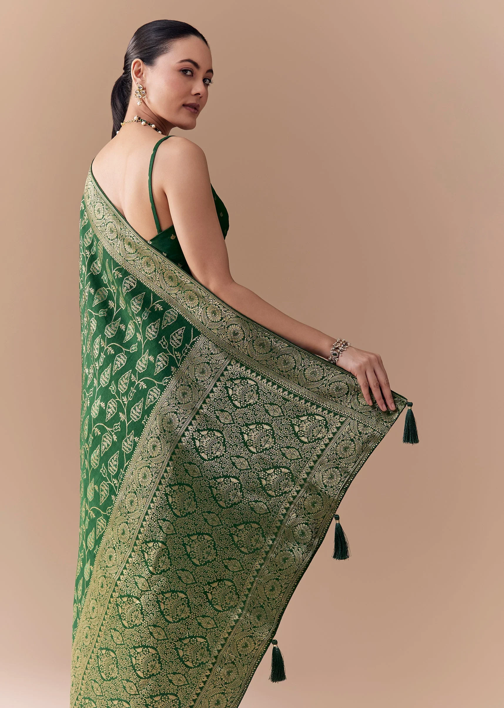 Green Dola Silk Woven Saree with Blouse Fabric - Image 6