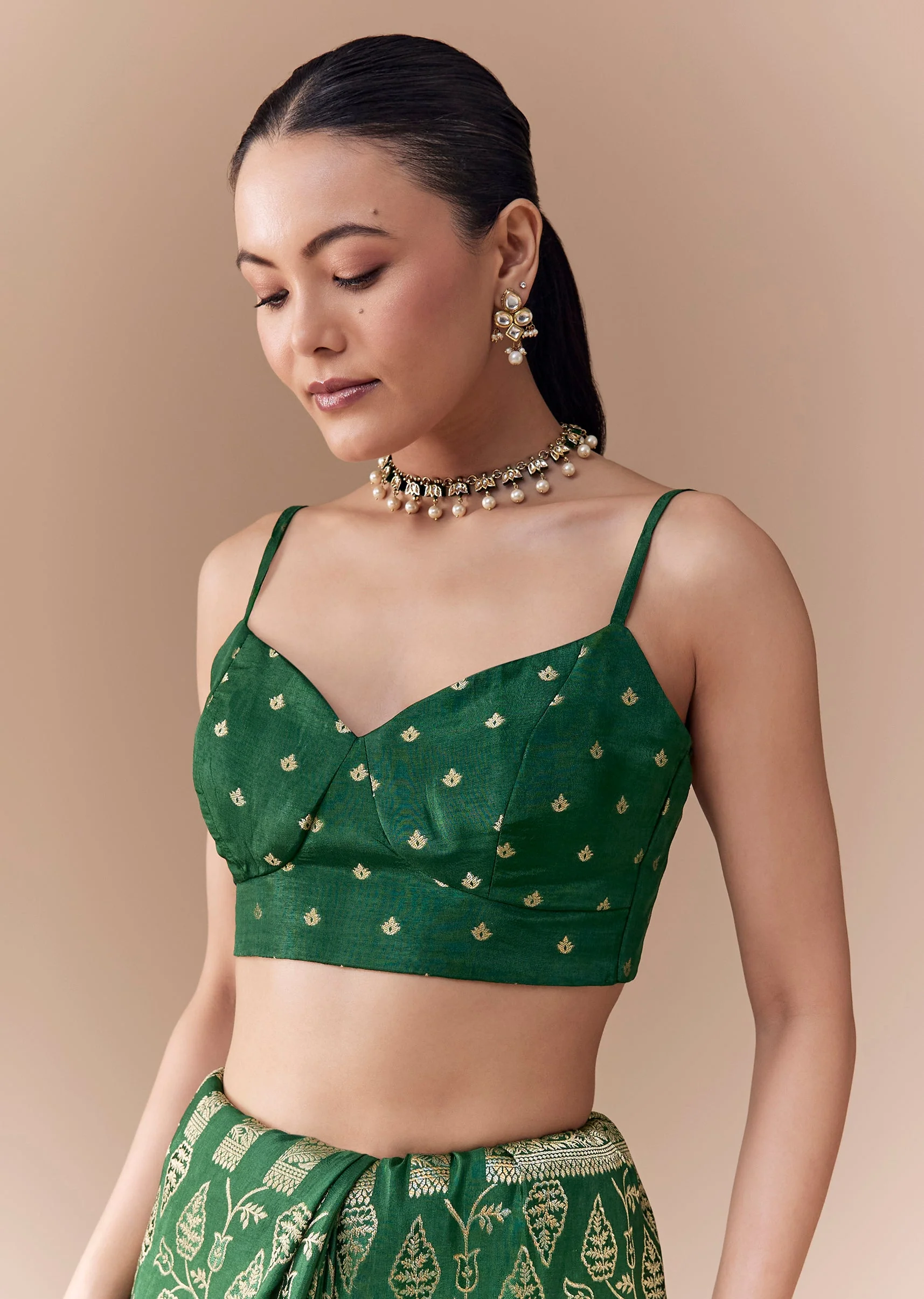 Green Dola Silk Woven Saree with Blouse Fabric - Image 7