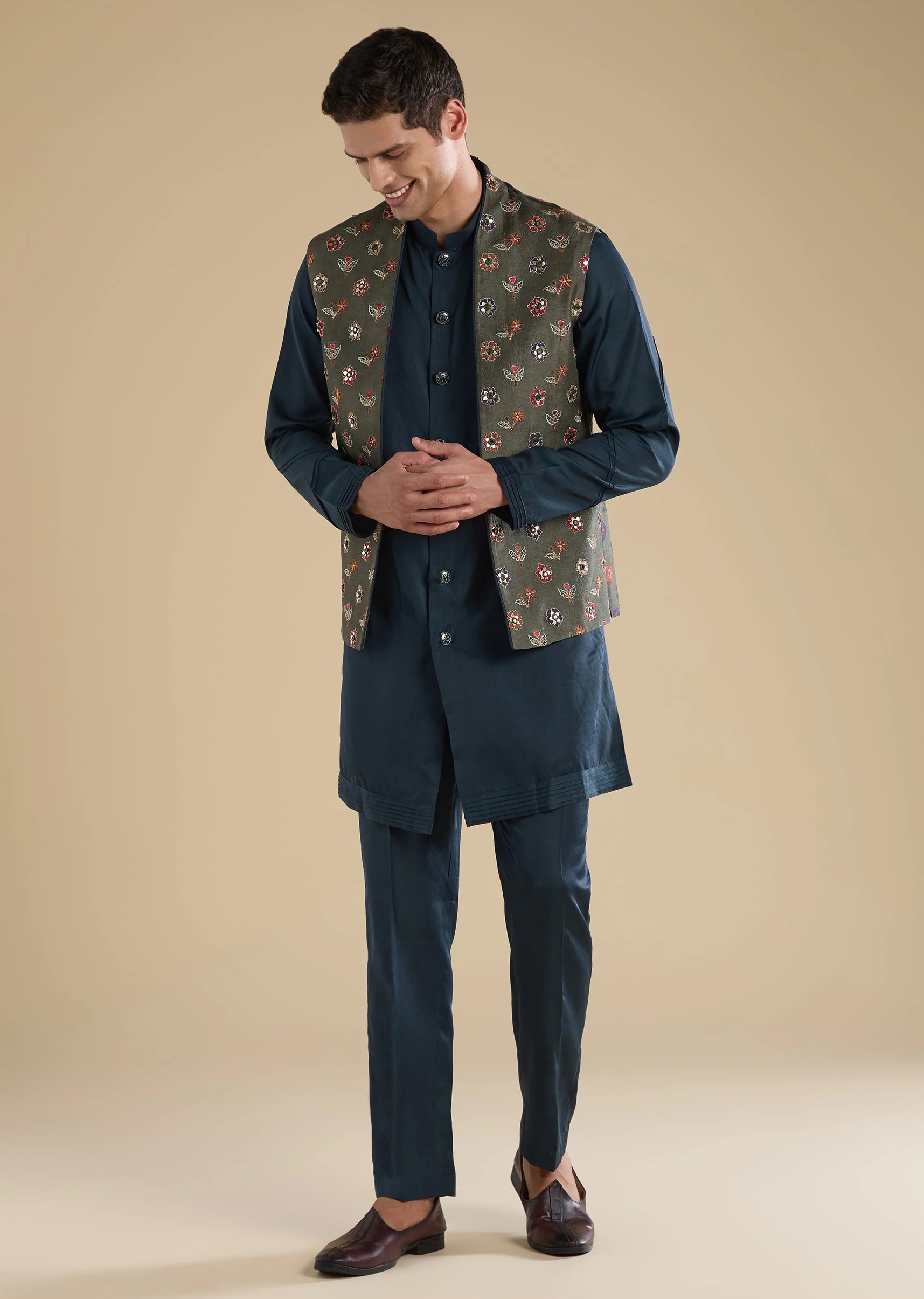 Green Embellished Jacket Kurta Set With Pants - Image 3