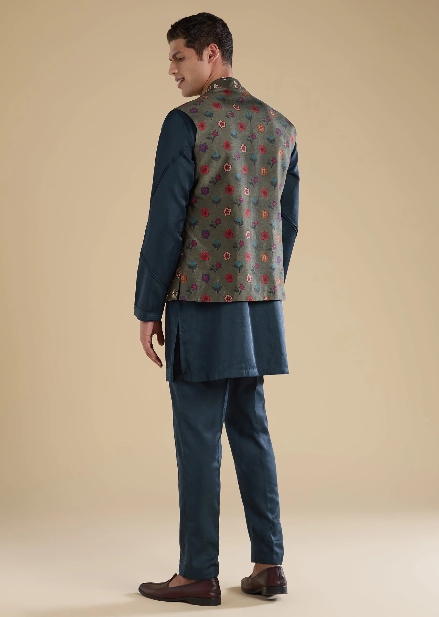 Green Embellished Jacket Kurta Set With Pants - Image 5