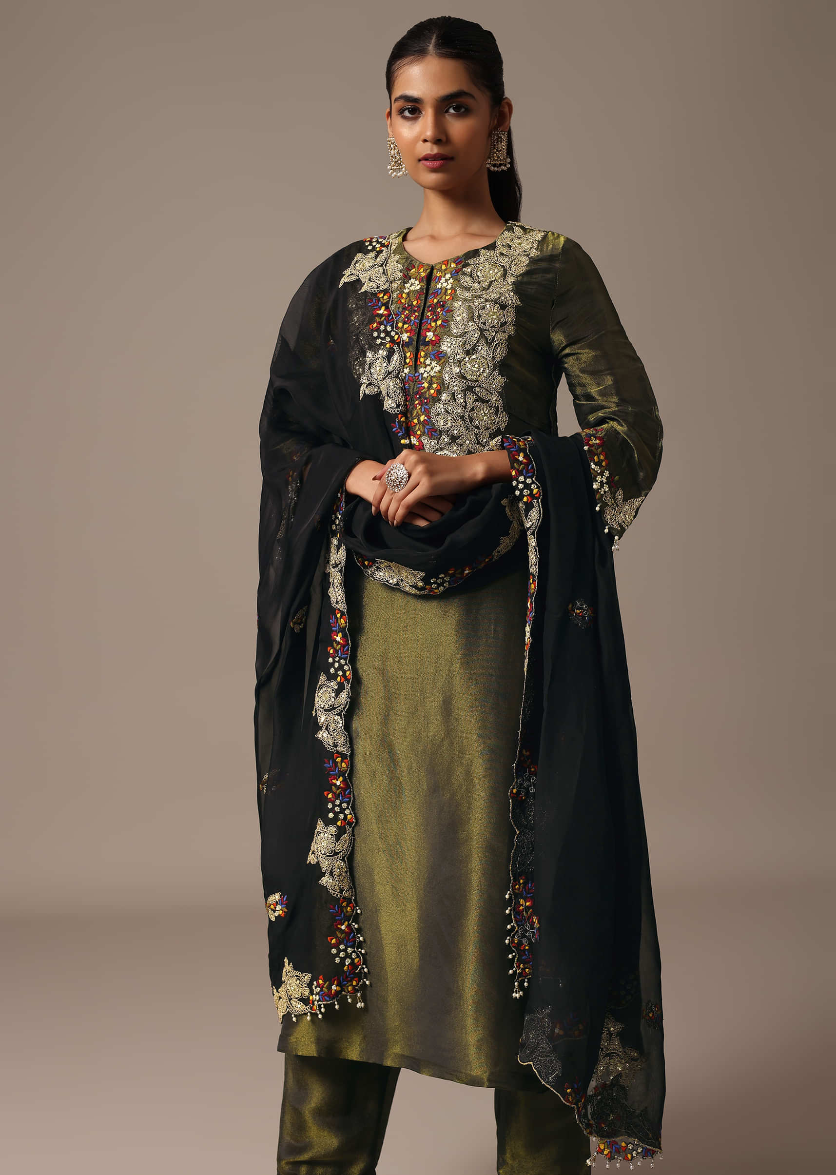 Green Embroidered Kurta Pant Set With Dupatta - Image 3