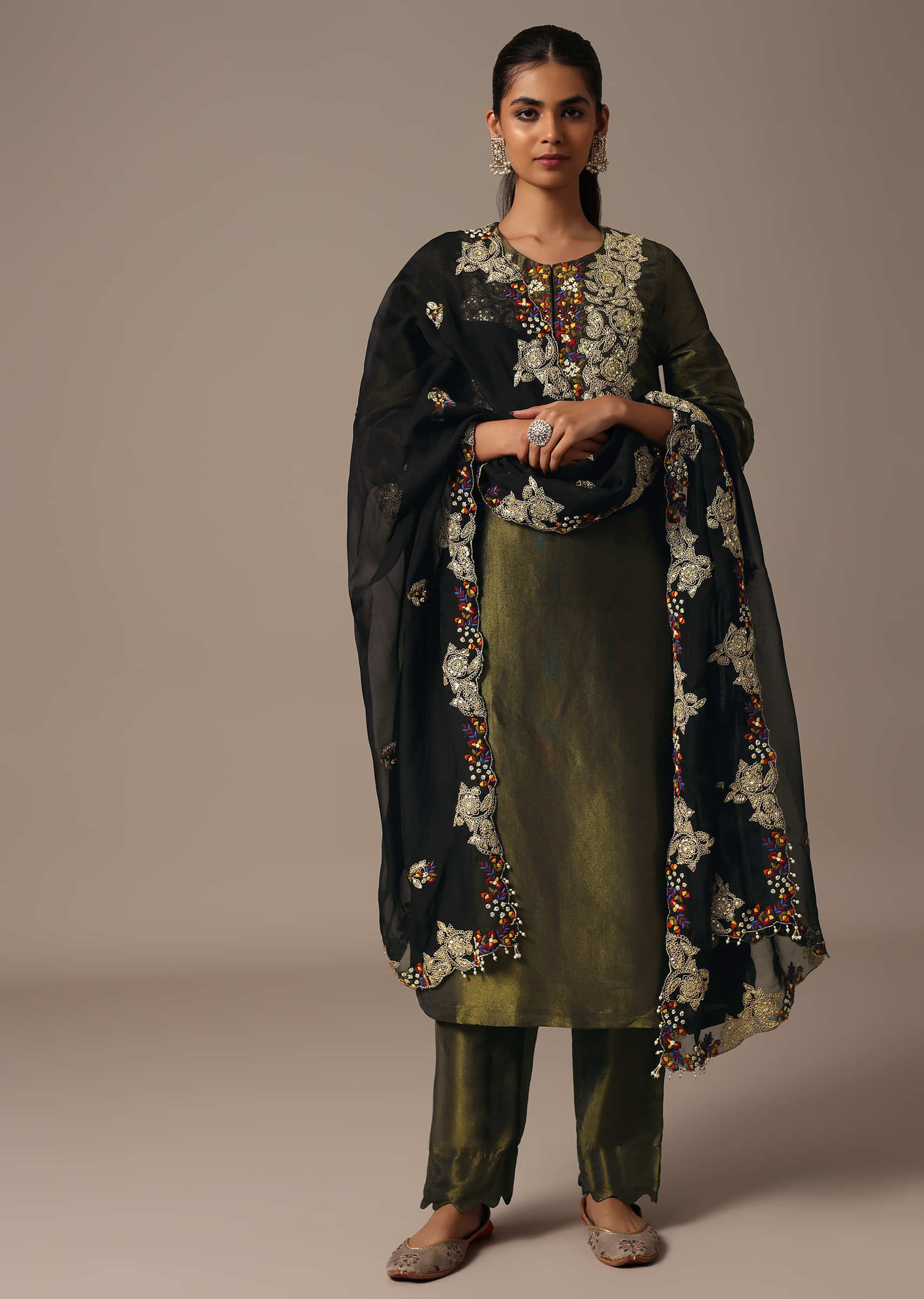 Green Embroidered Kurta Pant Set With Dupatta - Image 4