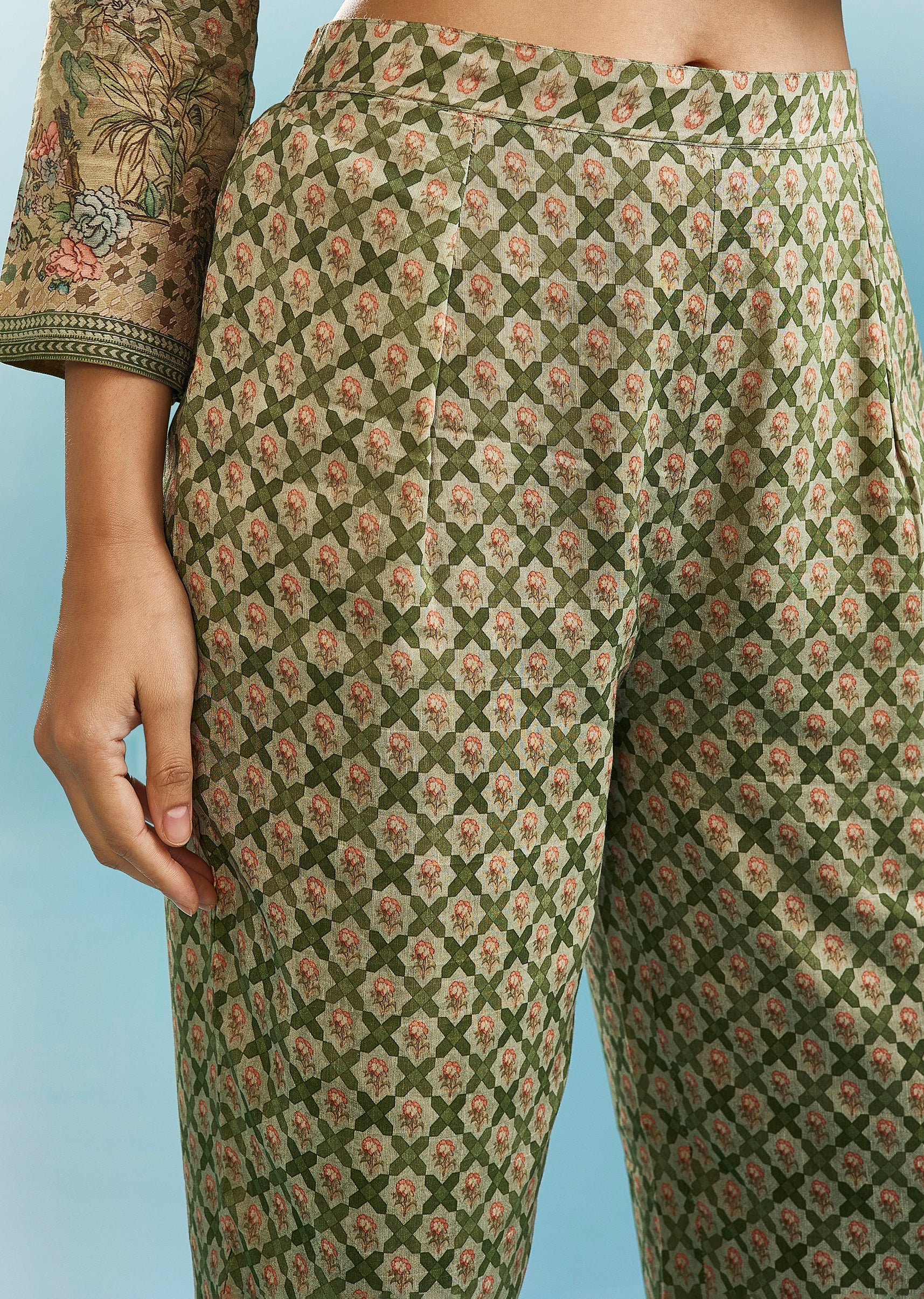 Green Floral Co-ord Set With Cut Dana And Sequins Work - Image 6