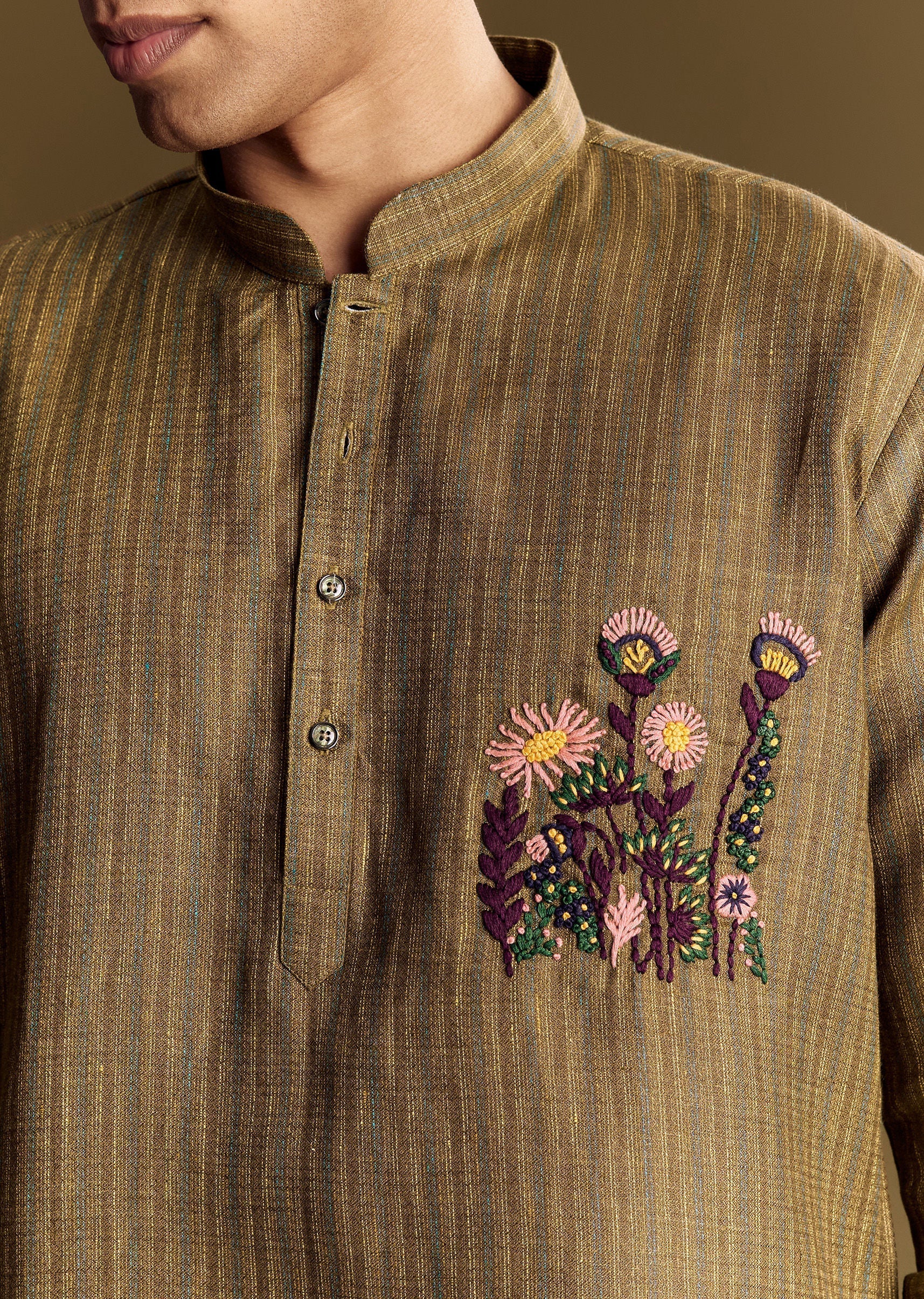 Green Linen Kurta Set With Hand Embroidered Detailing - Image 3
