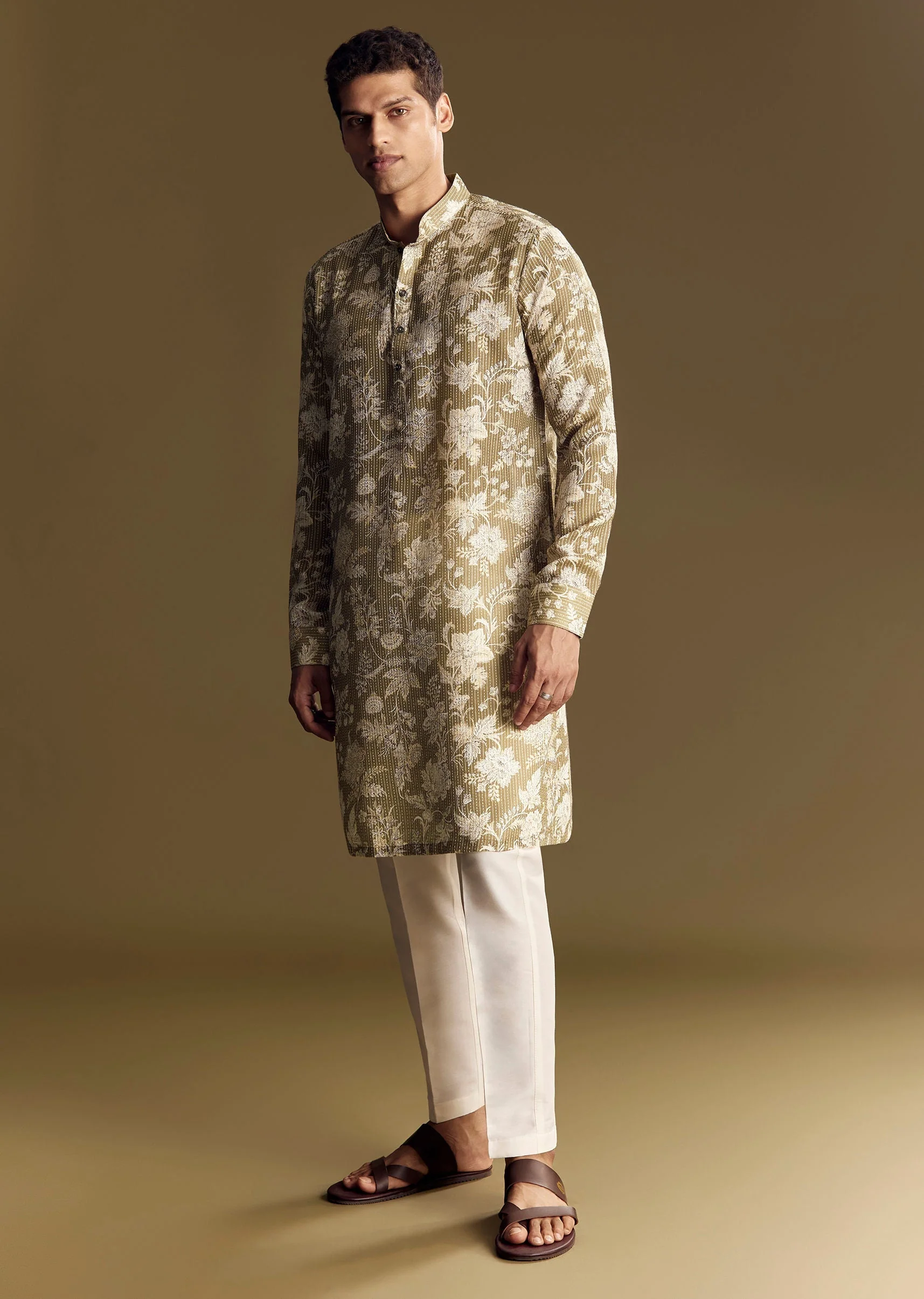 Green Linen Kurta Set With Kantha Embroidery - Image 2