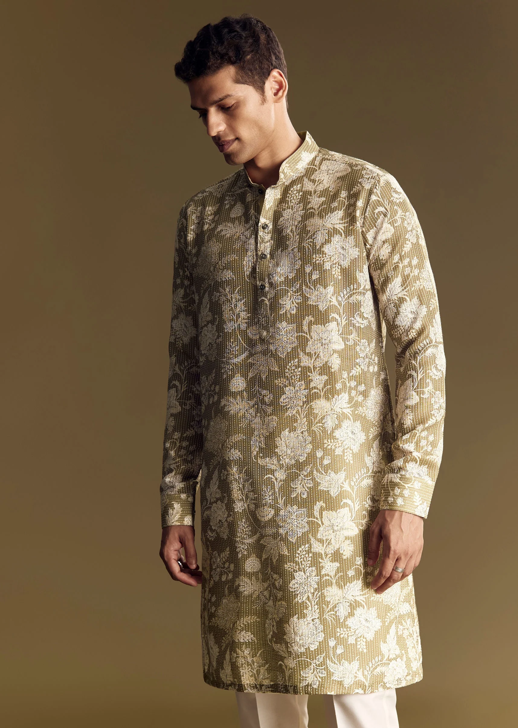 Green Linen Kurta Set With Kantha Embroidery - Image 3