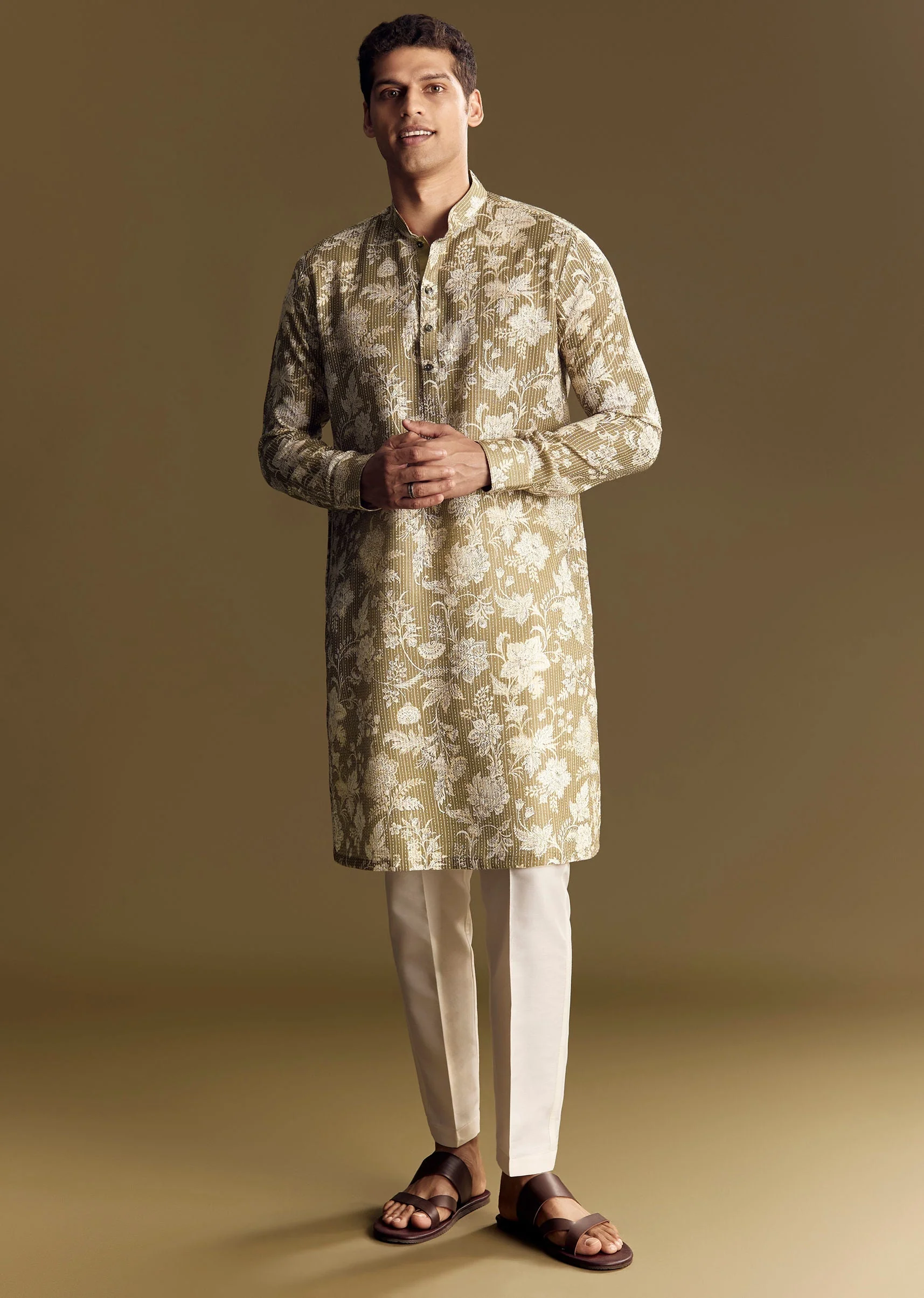 Green Linen Kurta Set With Kantha Embroidery - Image 4
