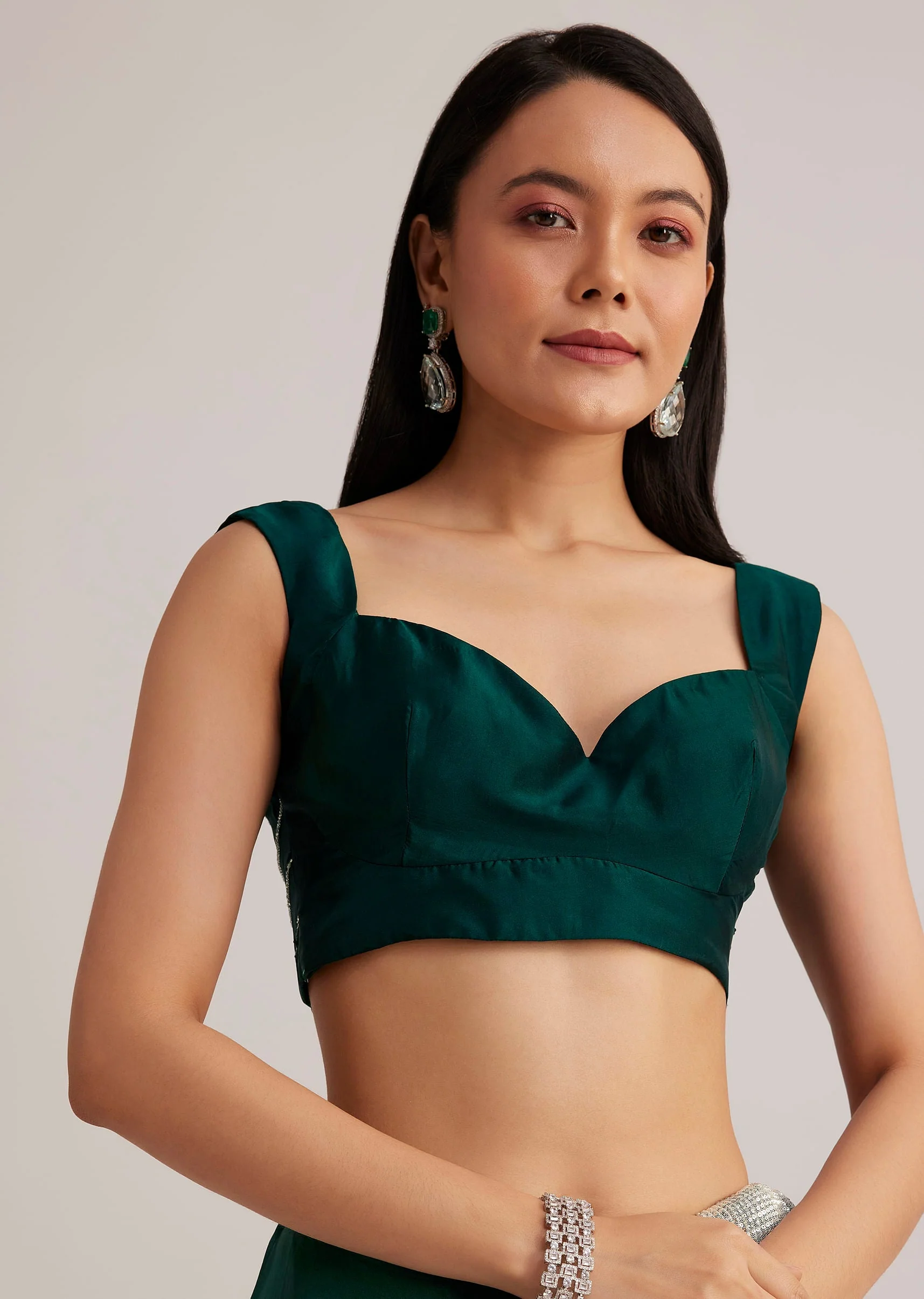 Green Ombre Saree With Sequins And Scallop Embroidery - Image 7