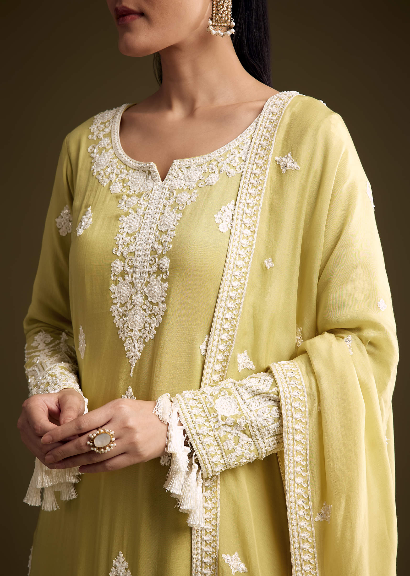 Green Organza Kurta Set With Thread Embroidery - Image 2