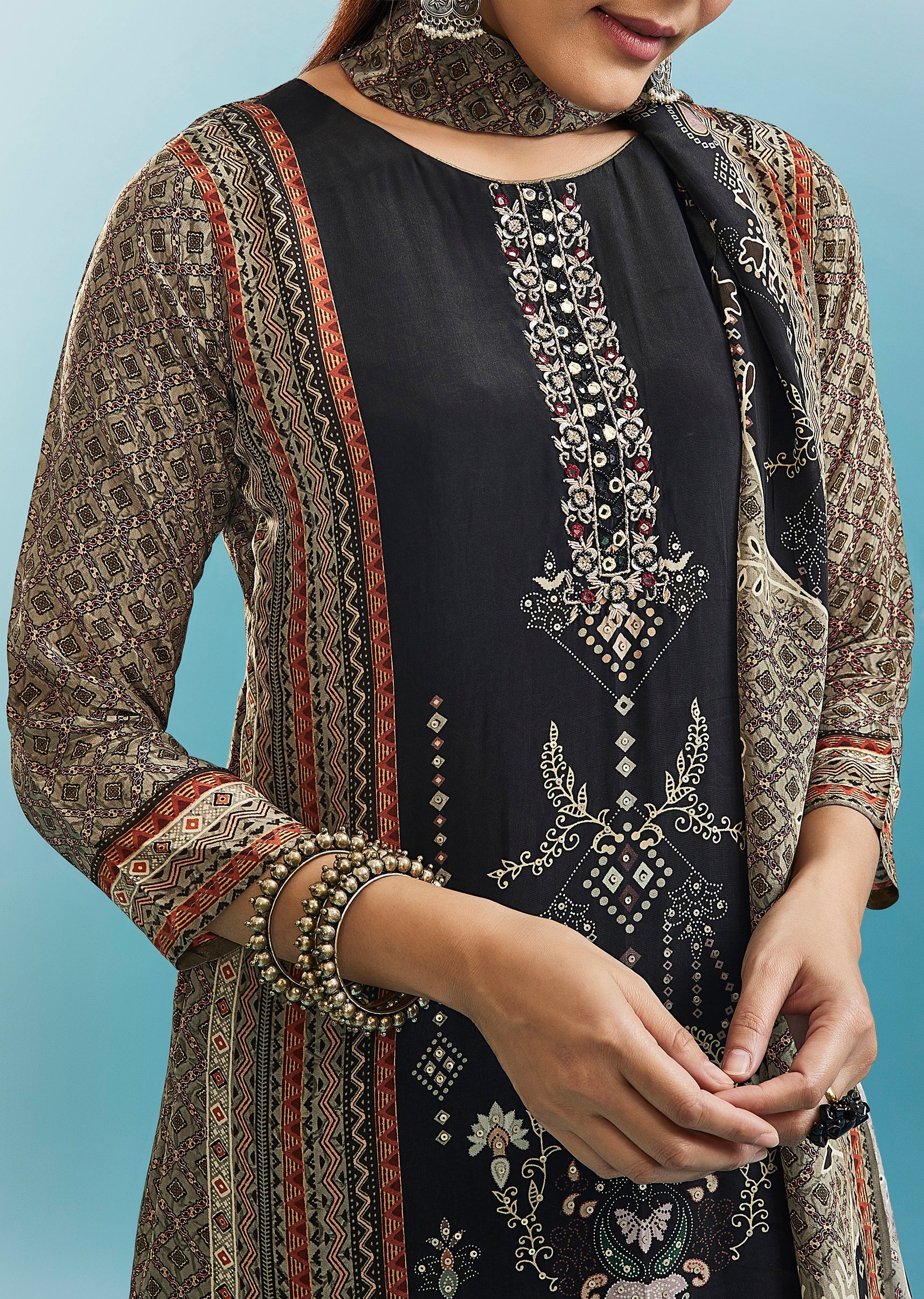 Green Printed Kurta Set With Mirror Work - Image 2