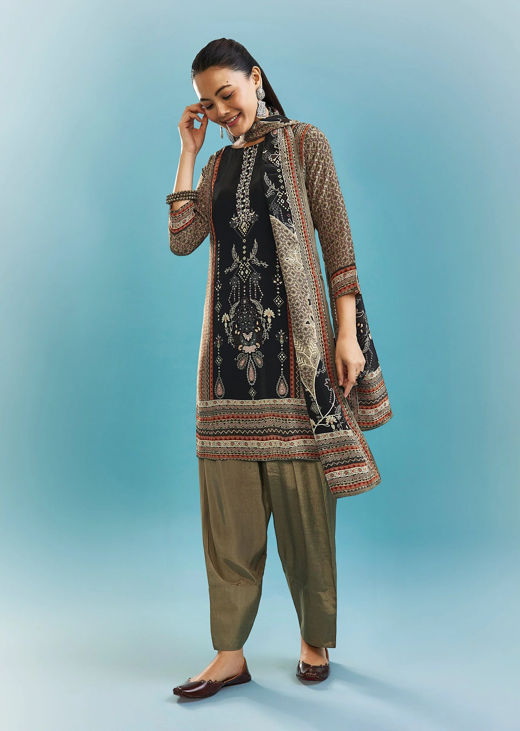 Green Printed Kurta Set With Mirror Work - Image 3