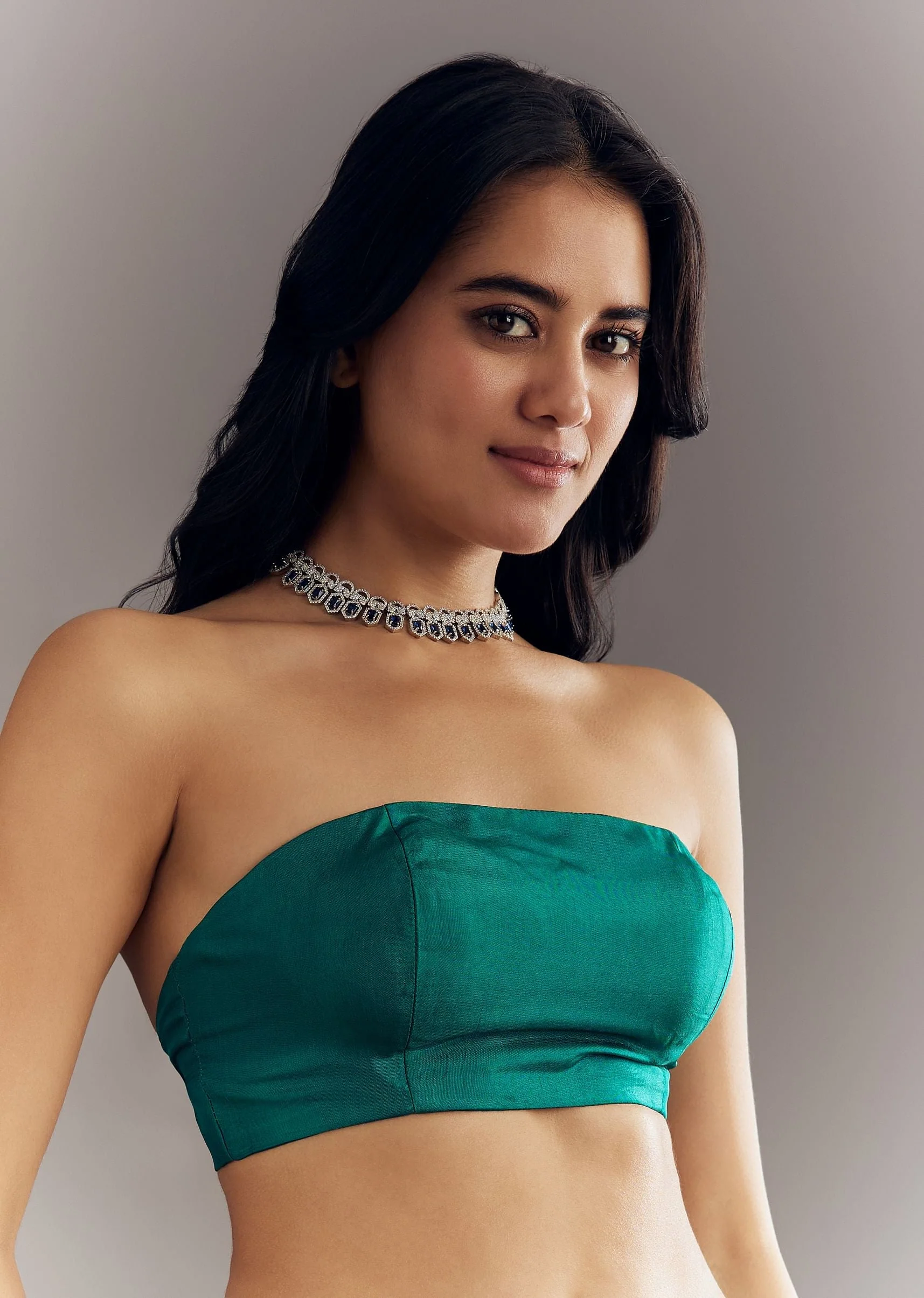 Green Shaded Tissue Saree With Cutdana Sequins And Beads Embroidery And Scallop Border - Image 7